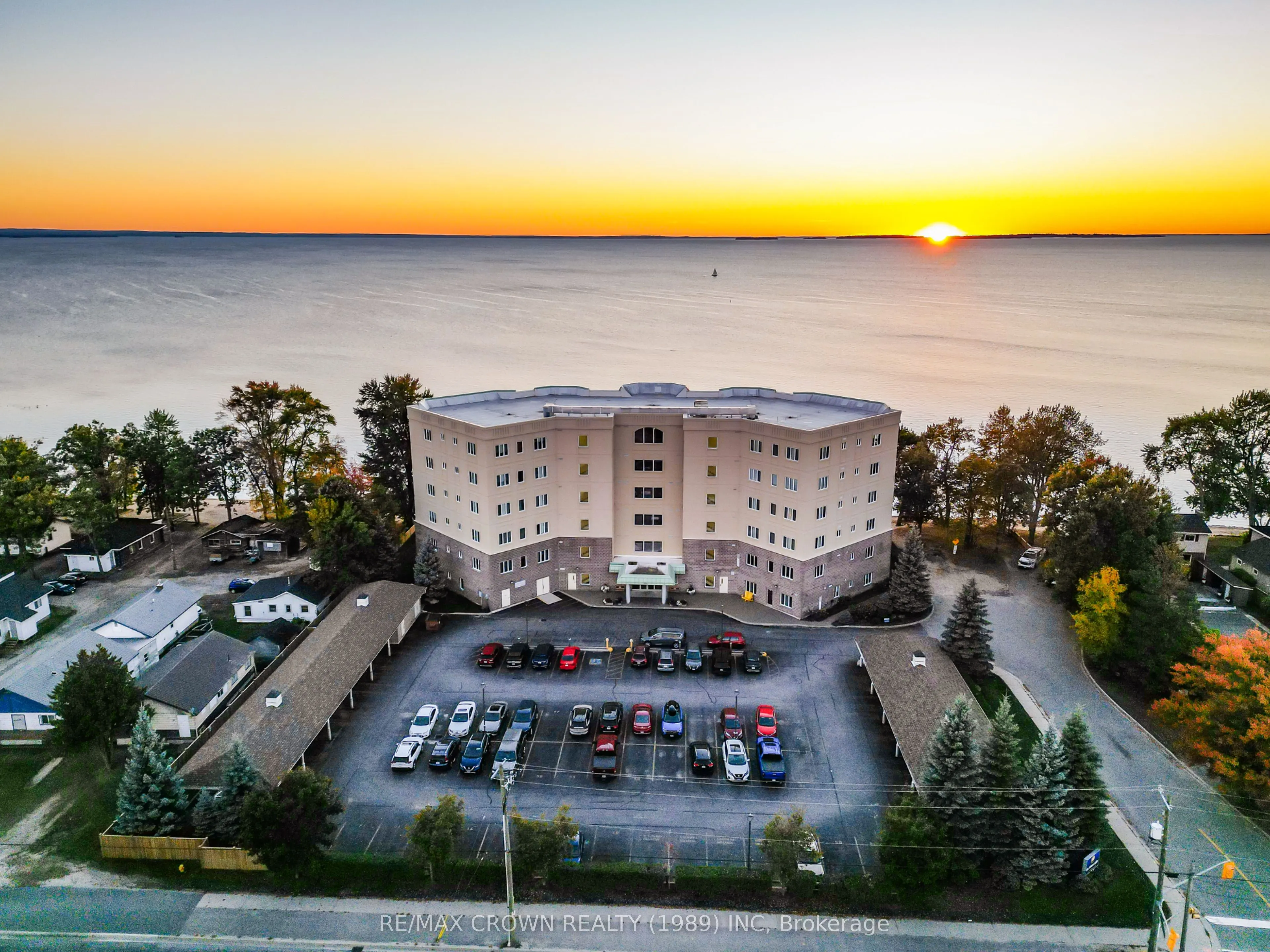 533 Lakeshore Drive, #307