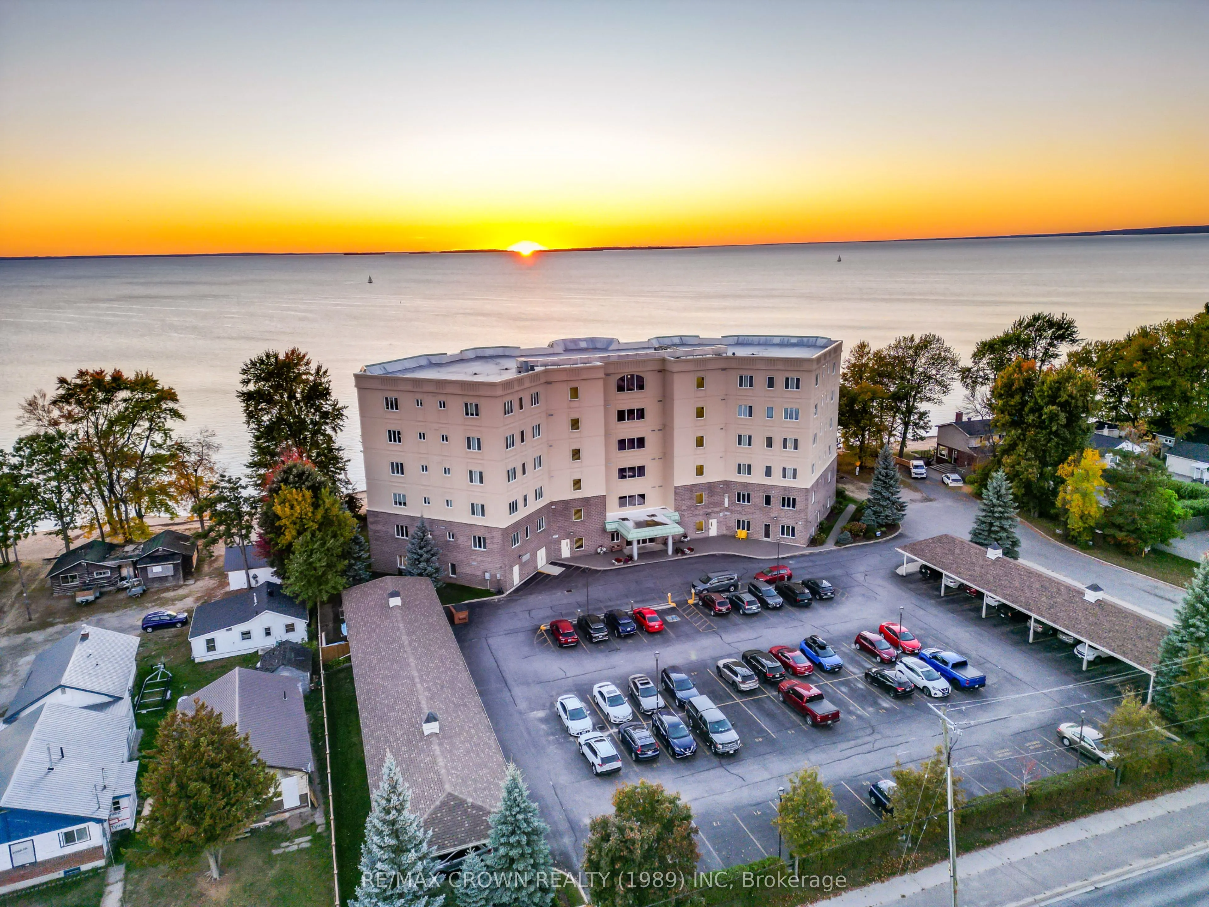 533 Lakeshore Drive, #307