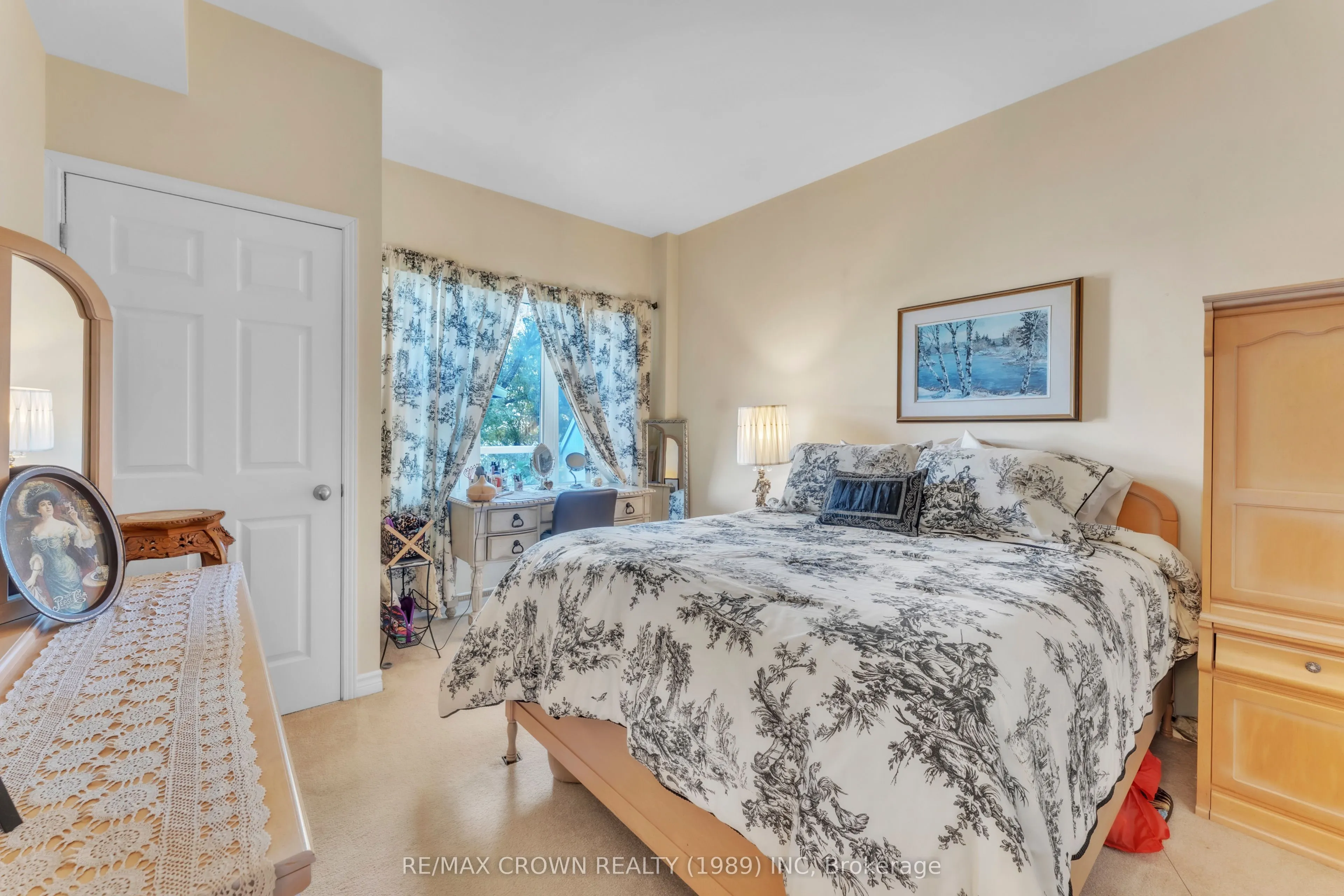 533 Lakeshore Drive, #307