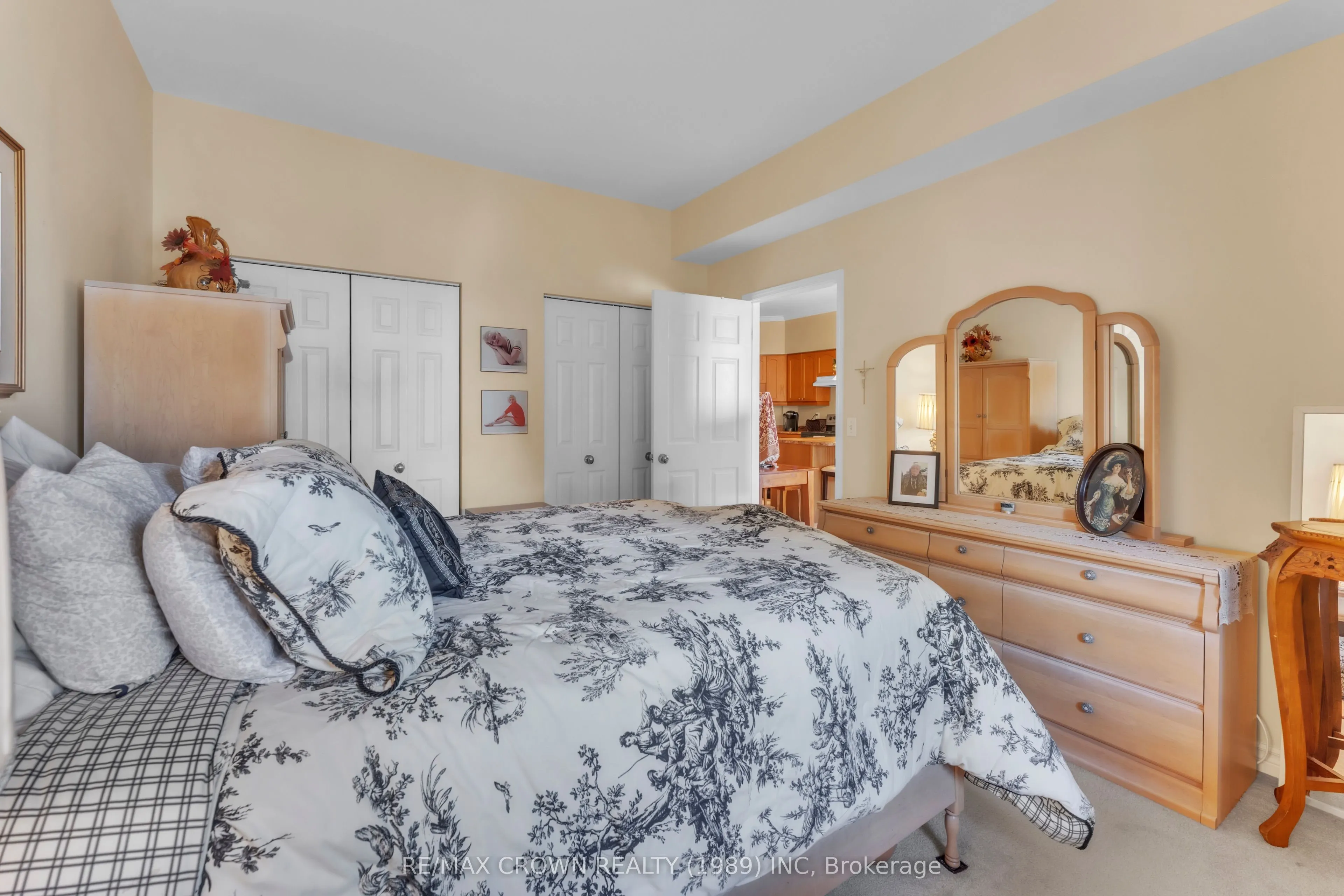 533 Lakeshore Drive, #307