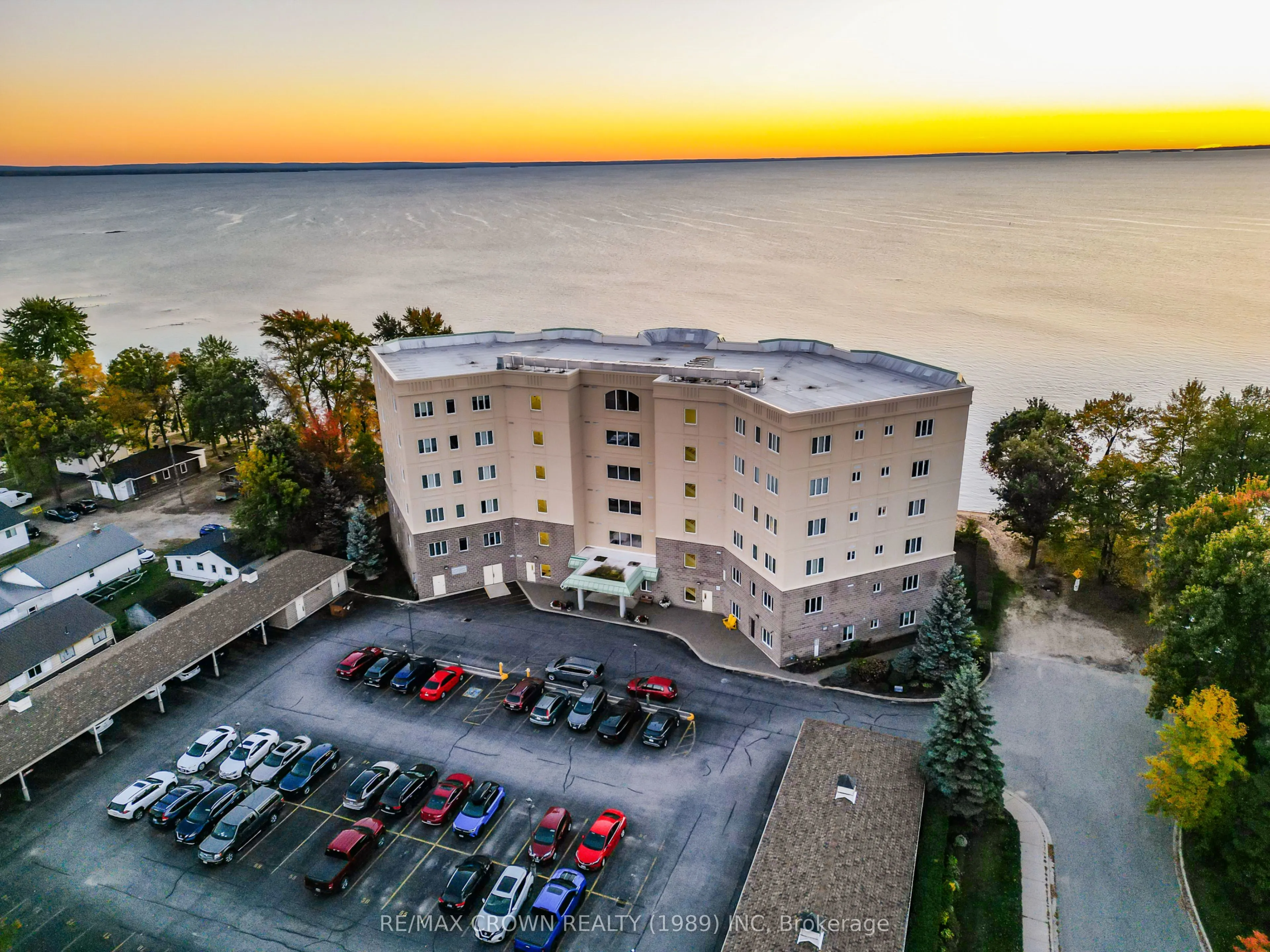 533 Lakeshore Drive, #307