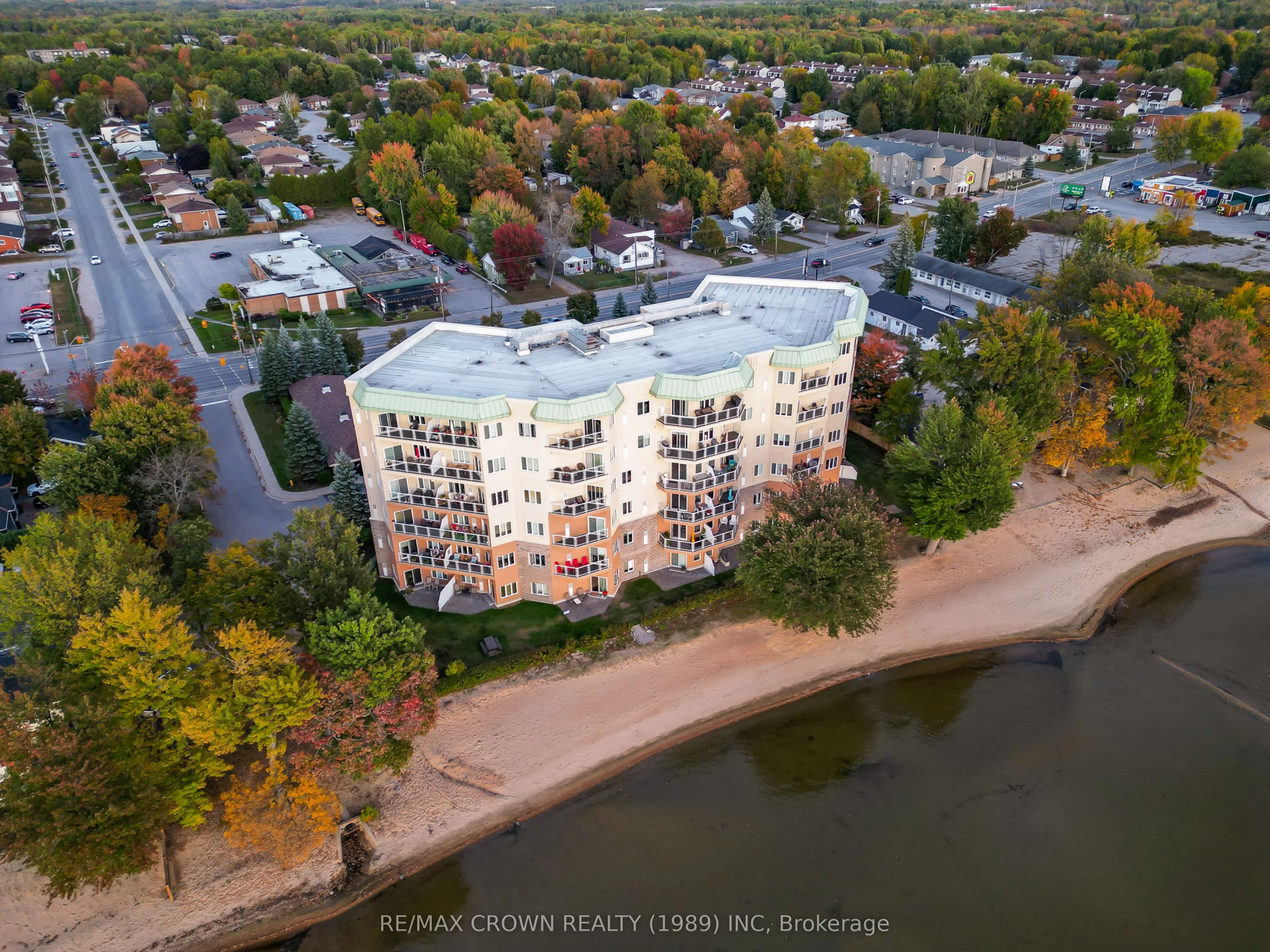 533 Lakeshore Drive, #307
