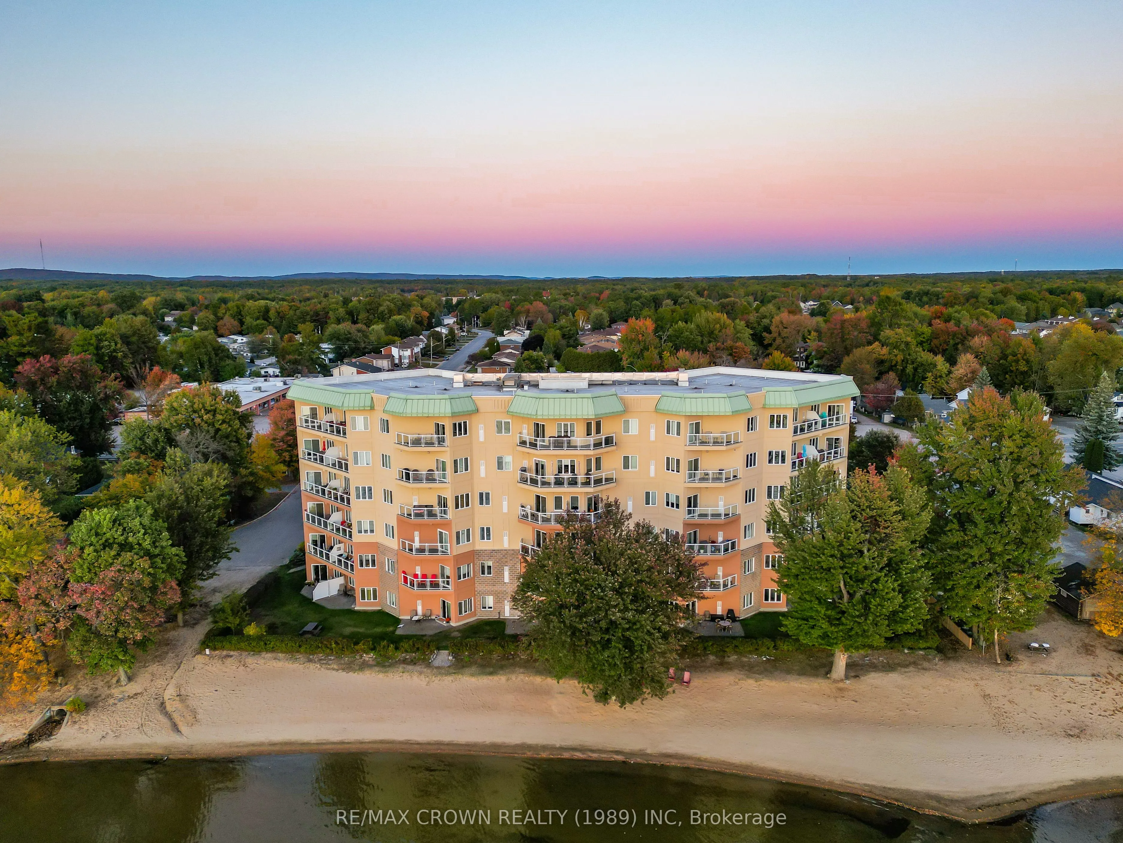 533 Lakeshore Drive, #307