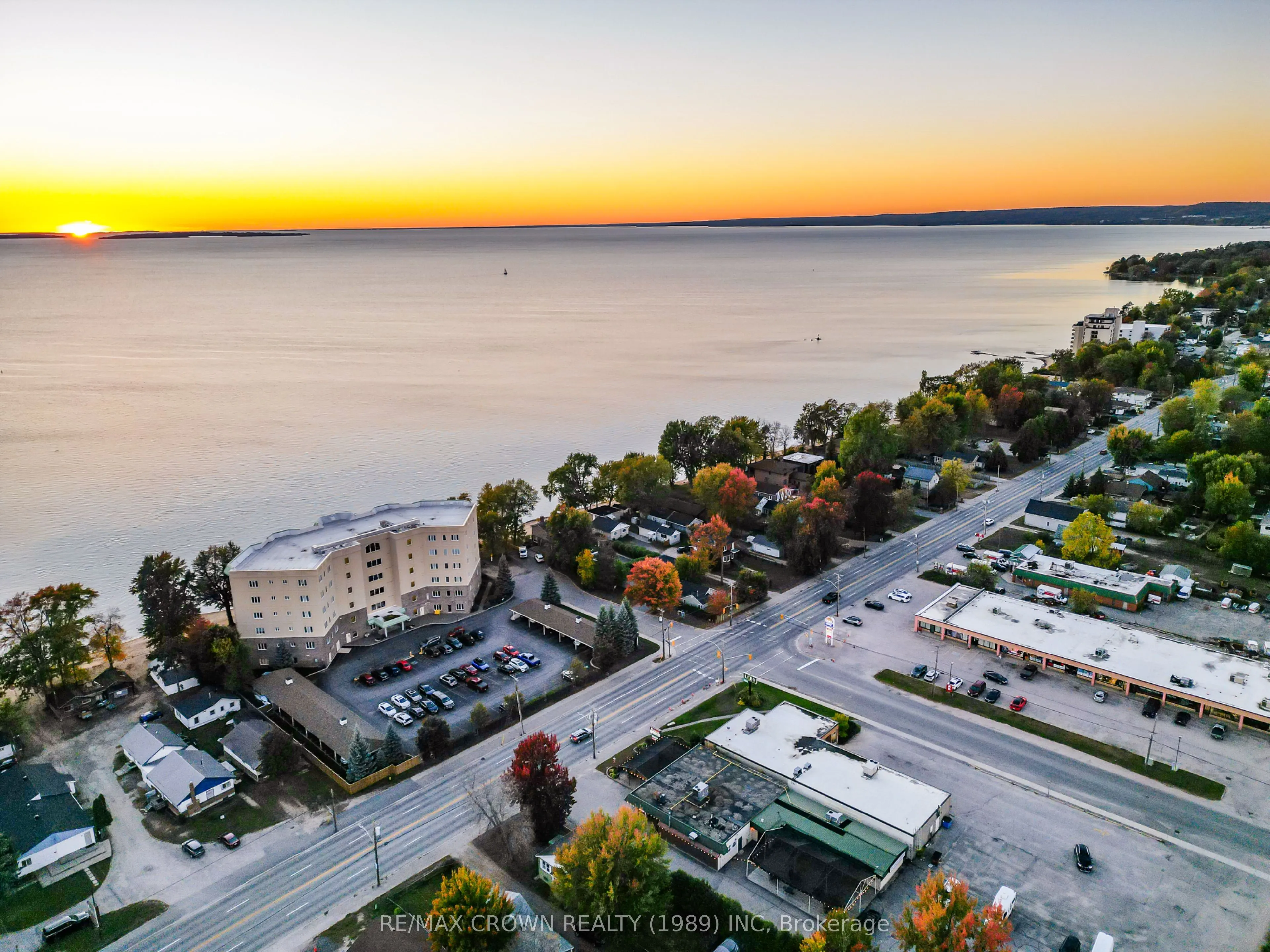 533 Lakeshore Drive, #307