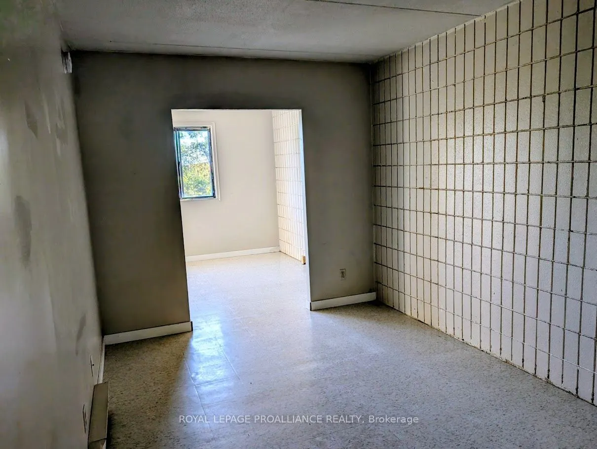 1837 Lansdowne Street W, #34