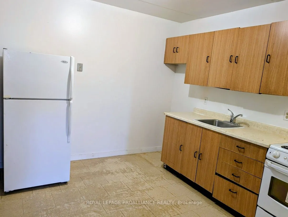 1837 Lansdowne Street W, #34