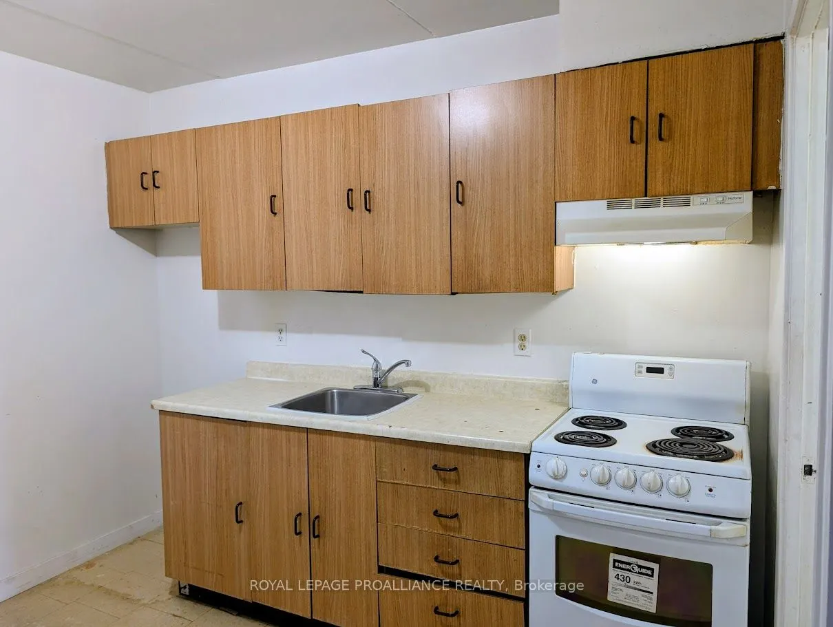 1837 Lansdowne Street W, #34