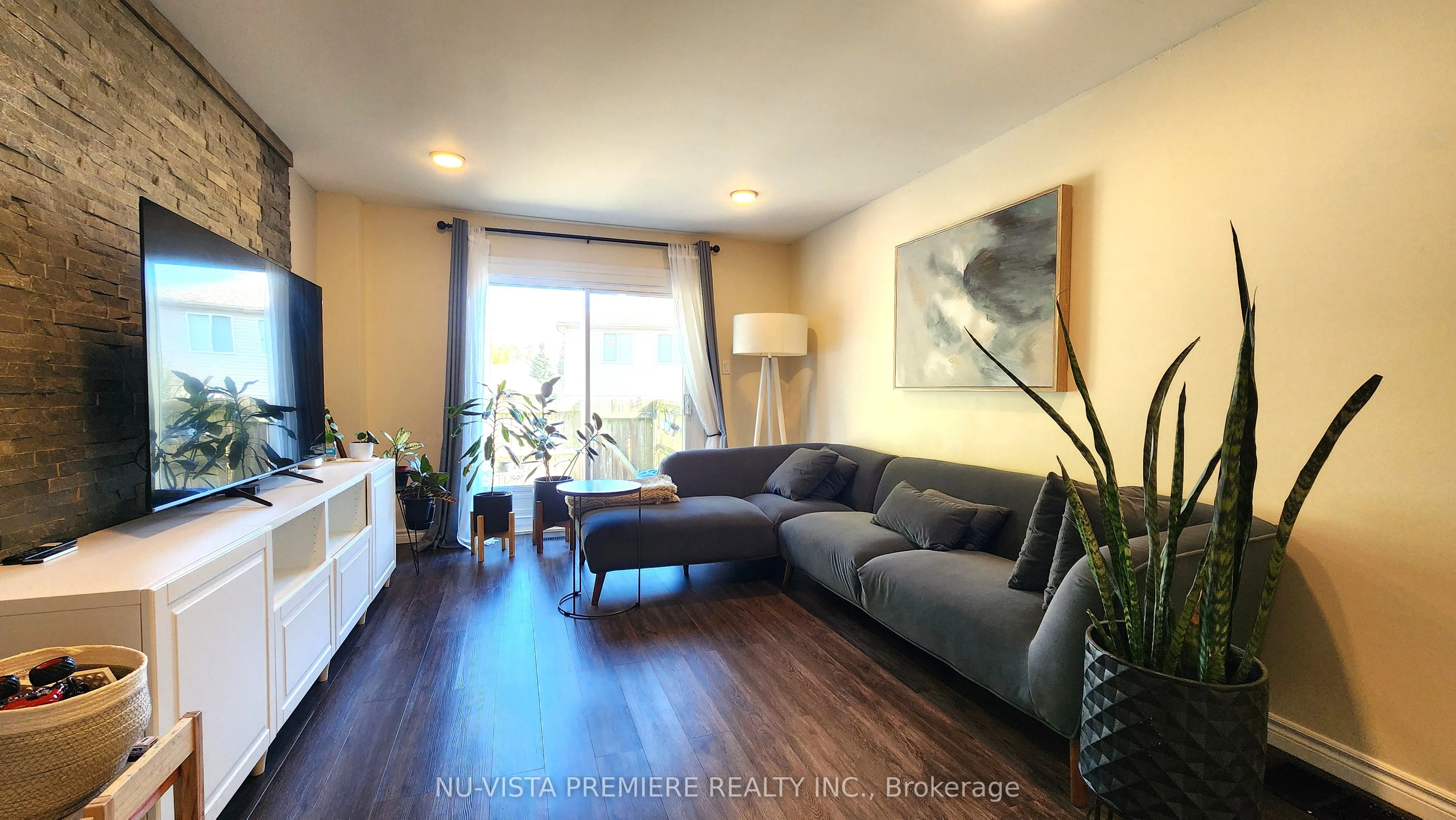143 Wellesley Crescent, #E