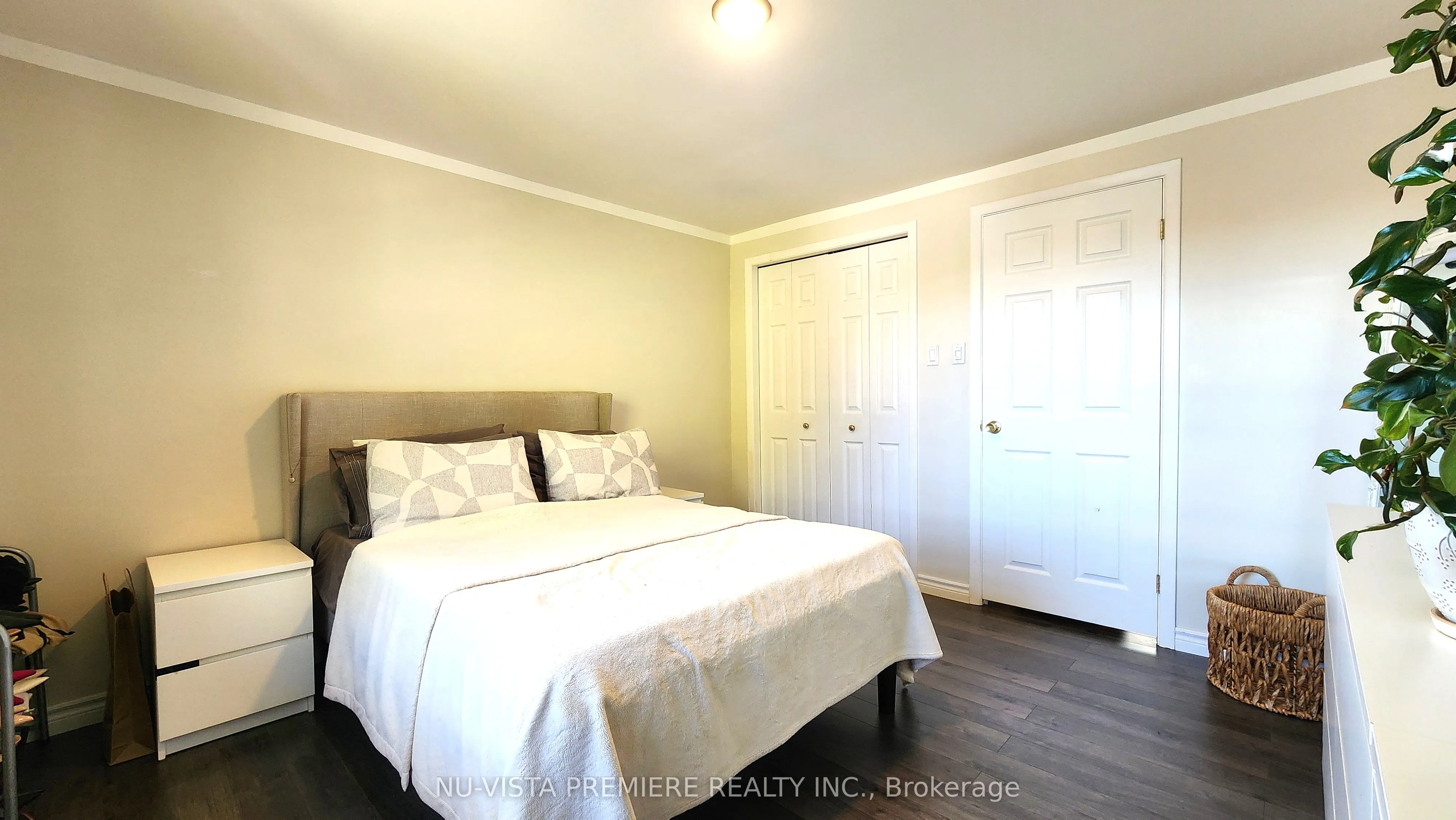 143 Wellesley Crescent, #E