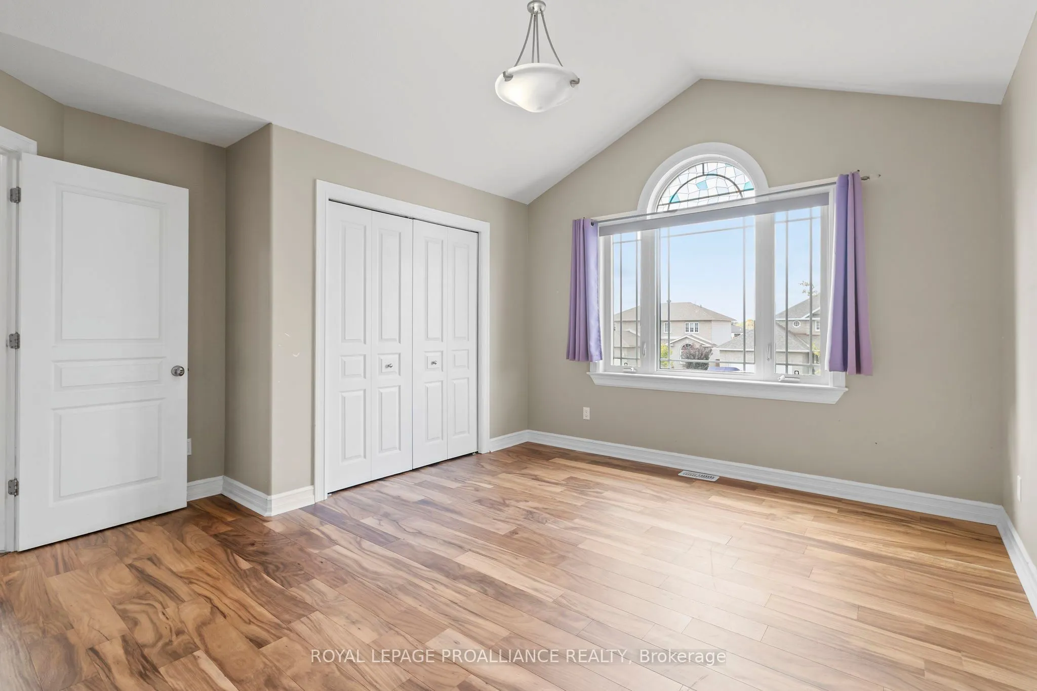 1009 Crestwood Drive