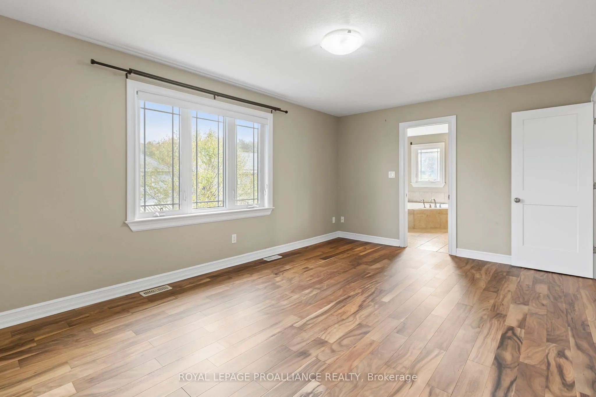 1009 Crestwood Drive