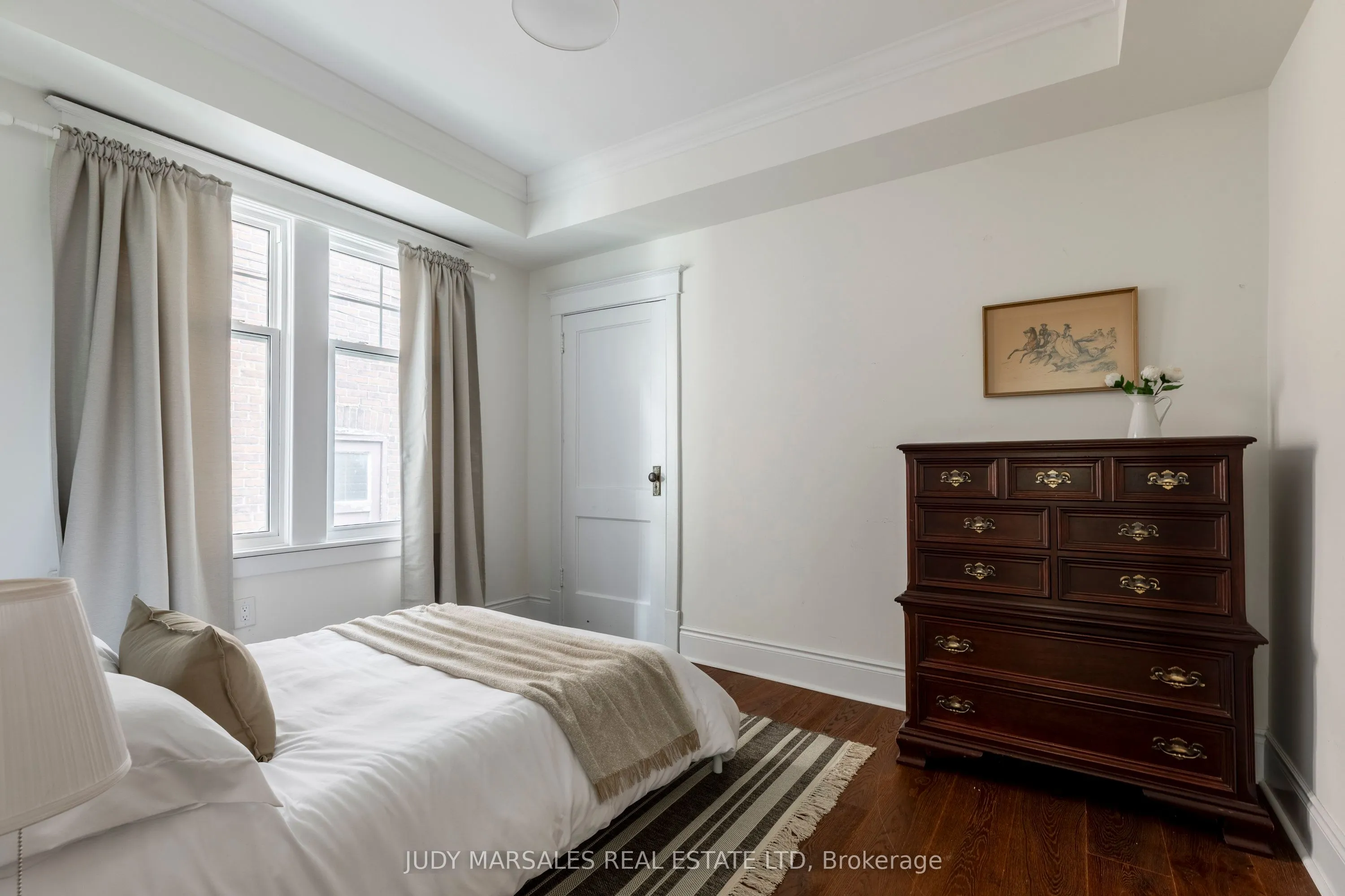 27 Cliff Avenue