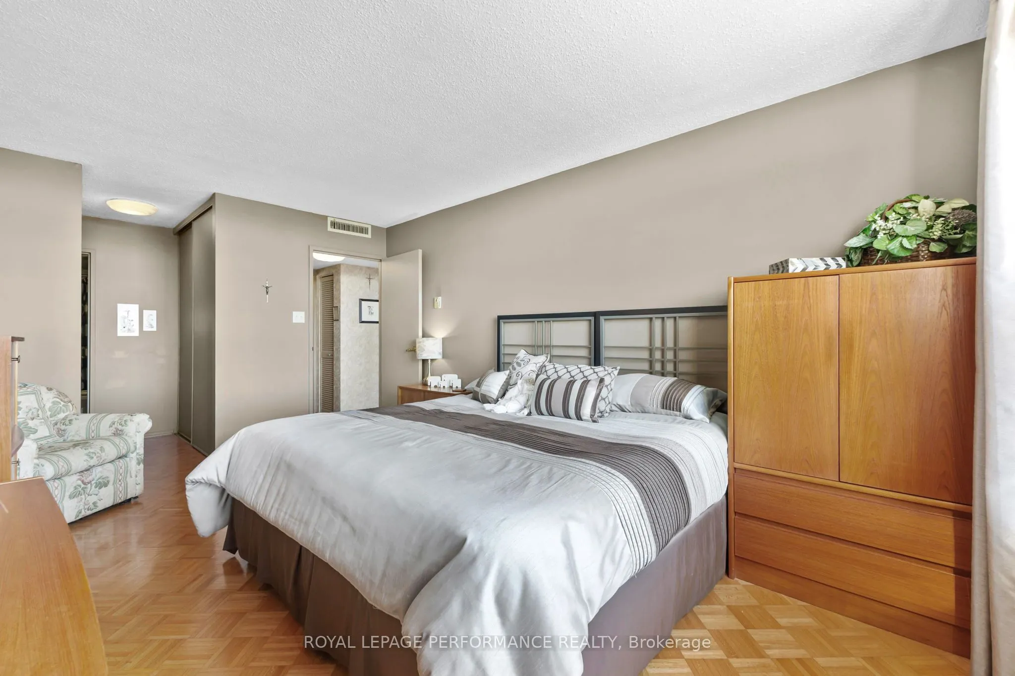 200 Lafontaine Avenue, #1610