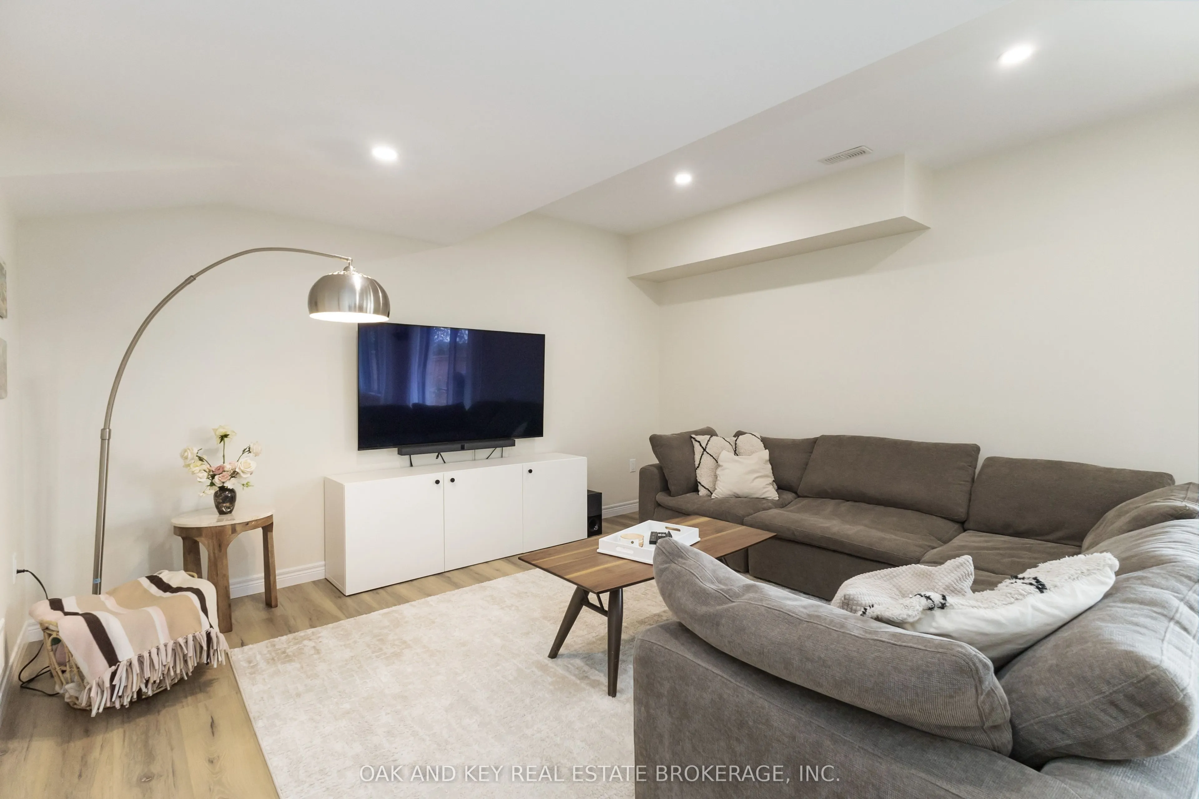119 DAVENTRY Way
