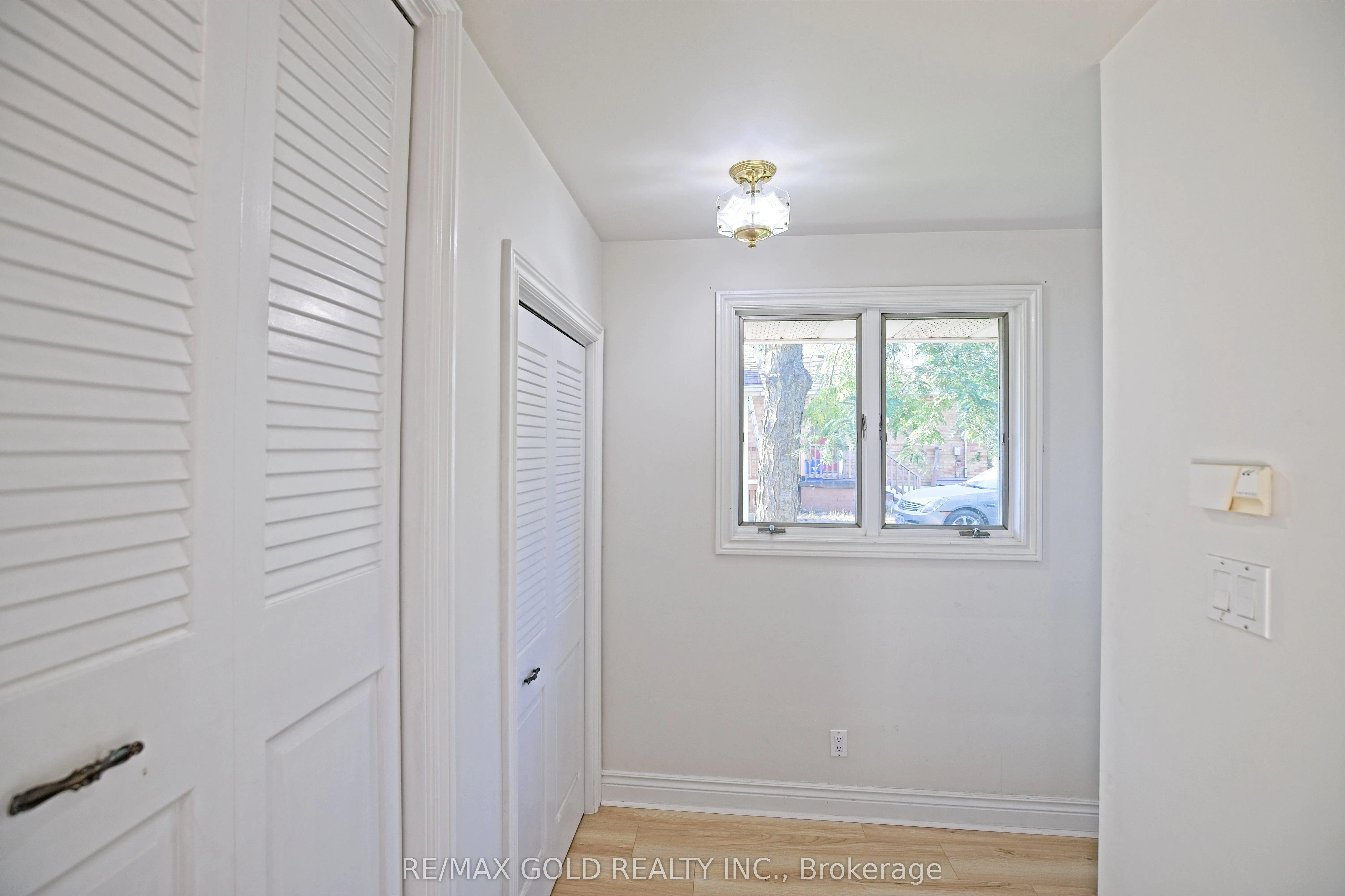32 Oriole Avenue