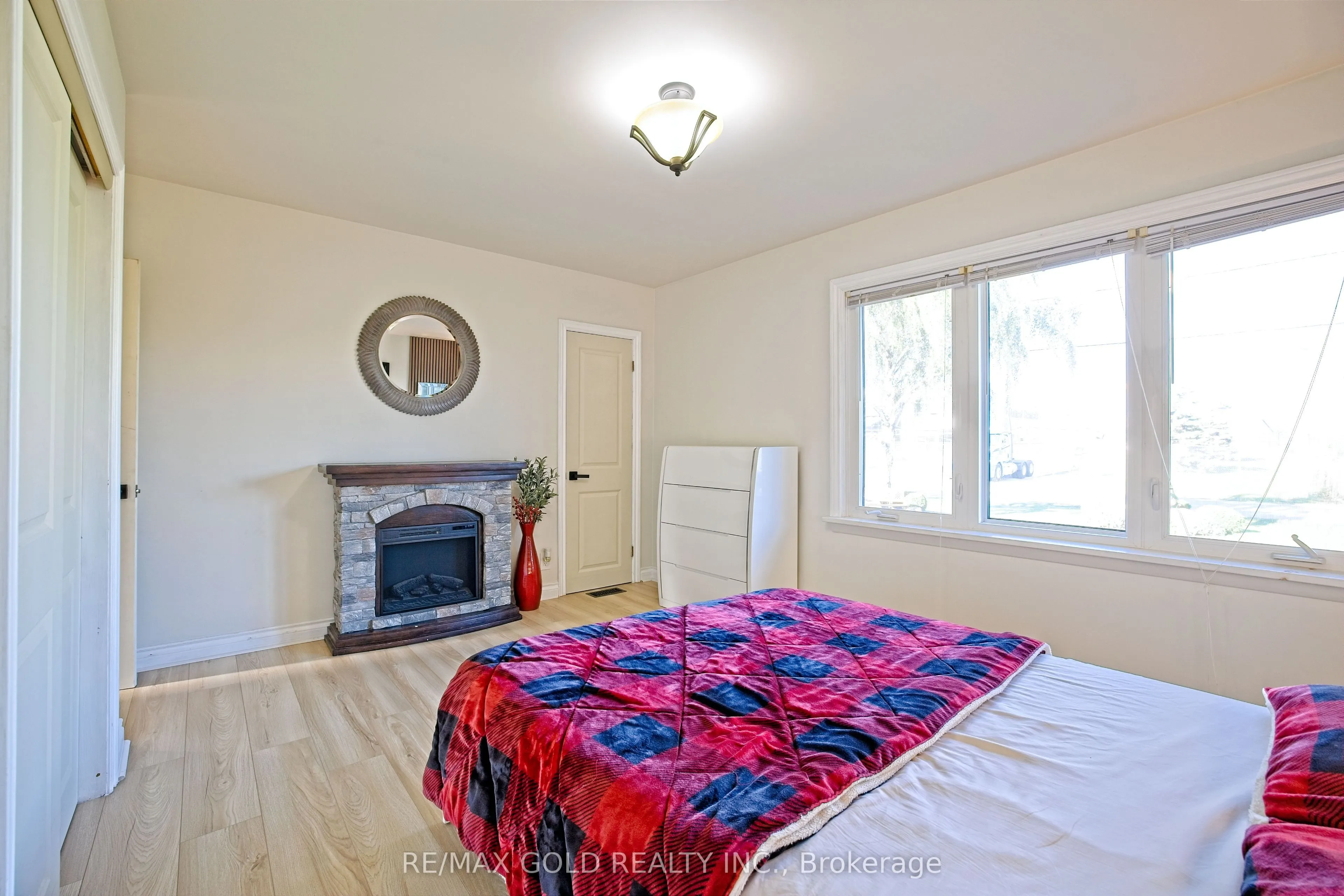 32 Oriole Avenue