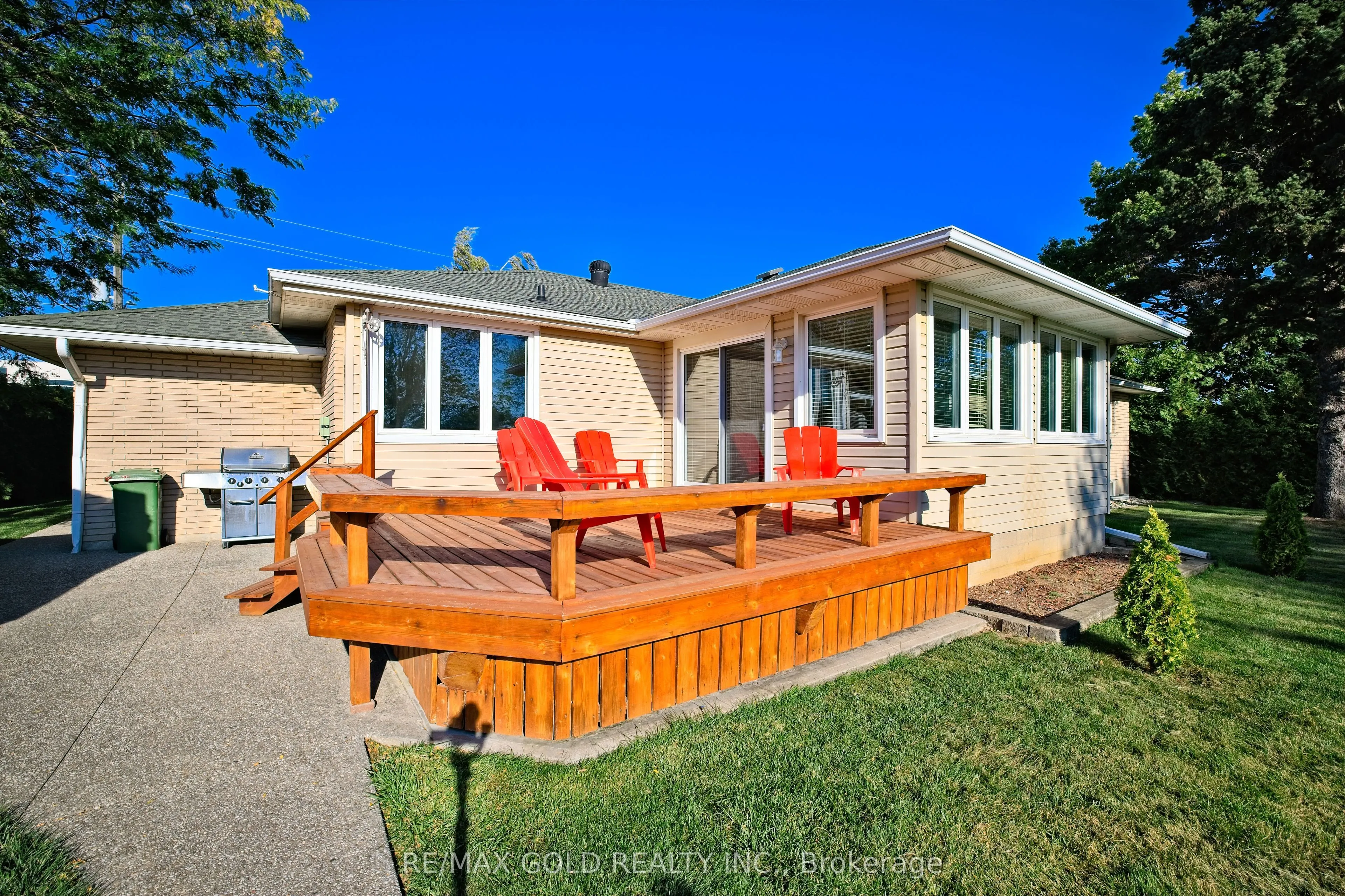 32 Oriole Avenue