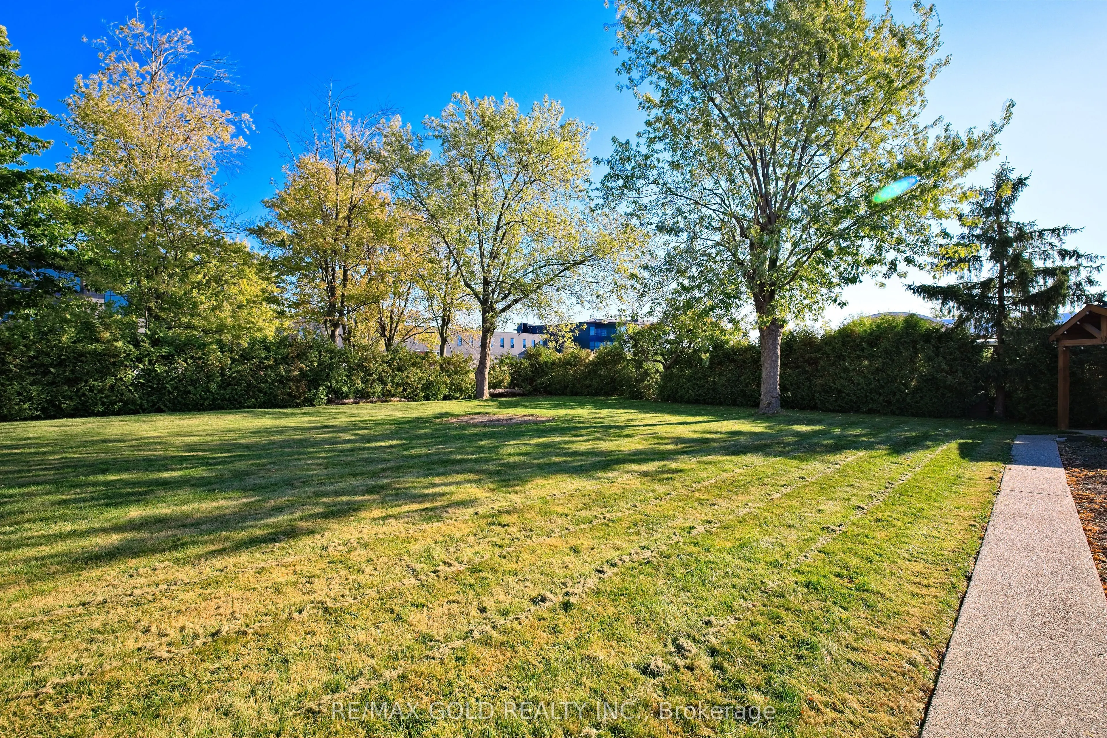 32 Oriole Avenue