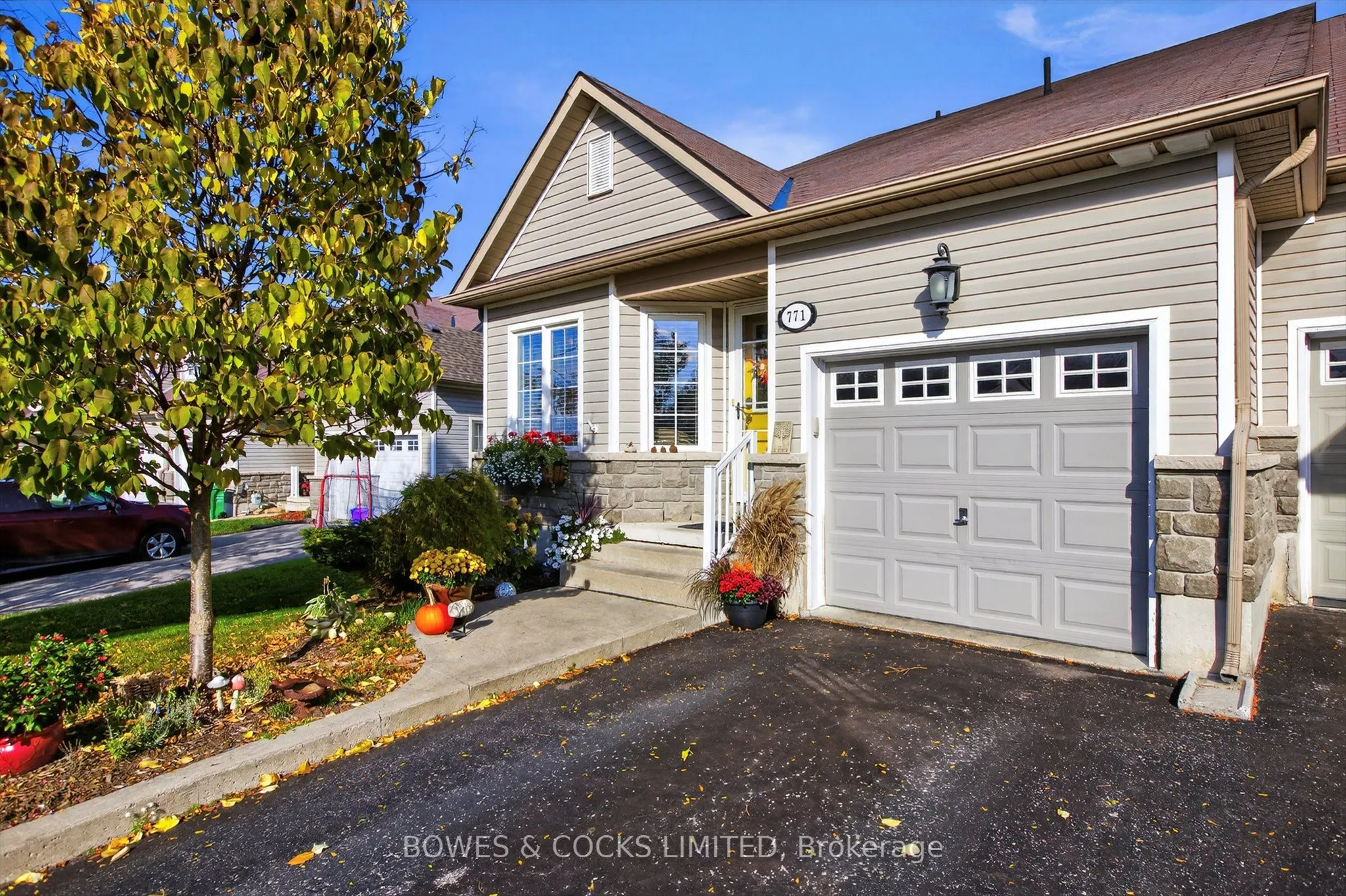 771 Tully Crescent