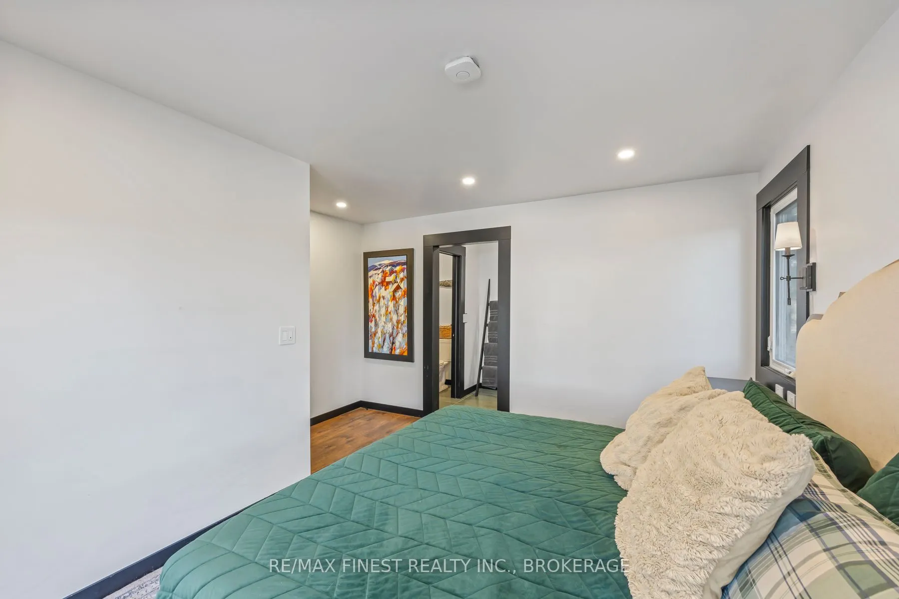 2313 Sydenham Road