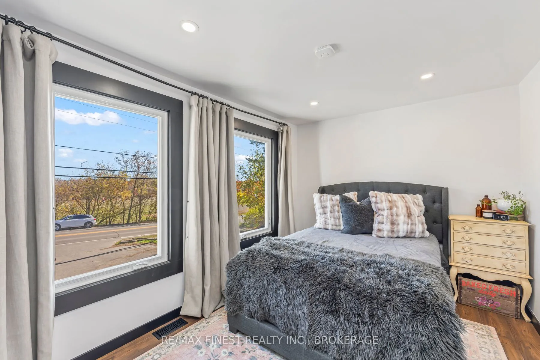 2313 Sydenham Road