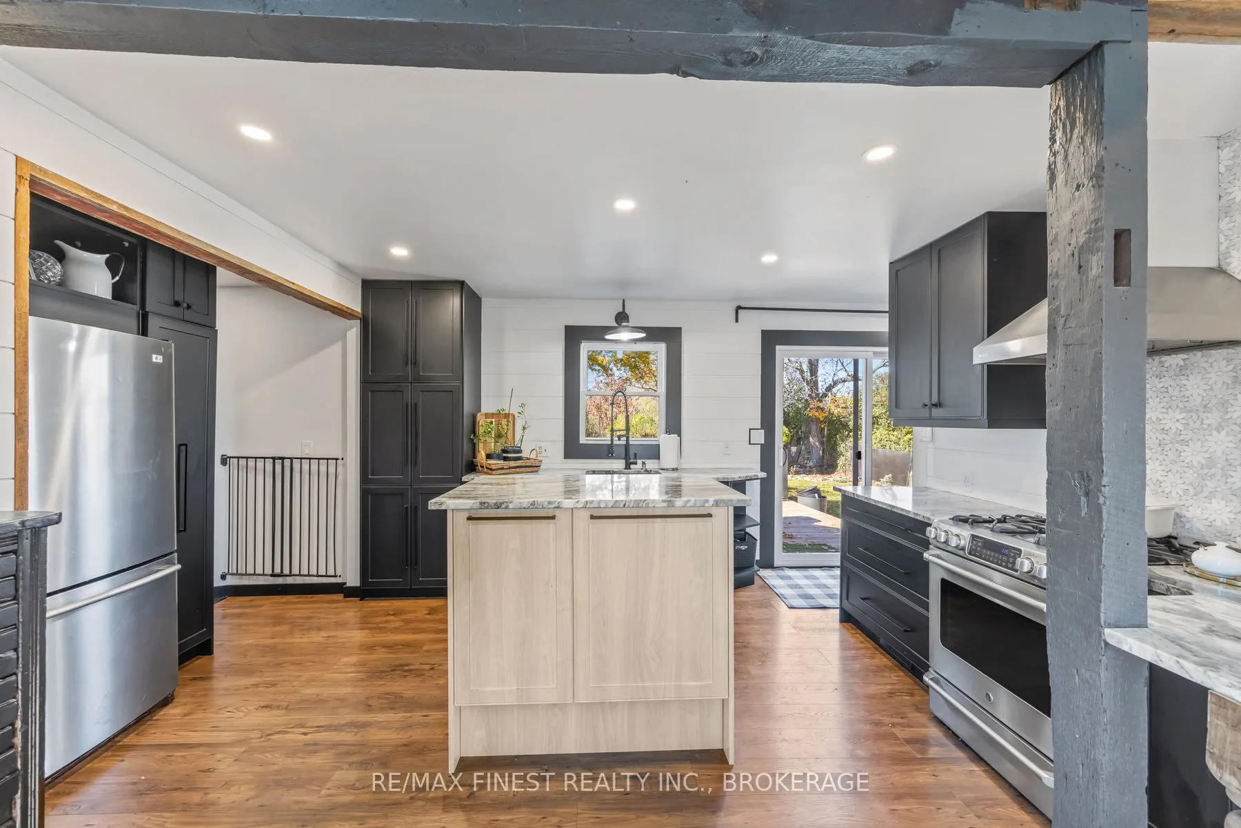 2313 Sydenham Road