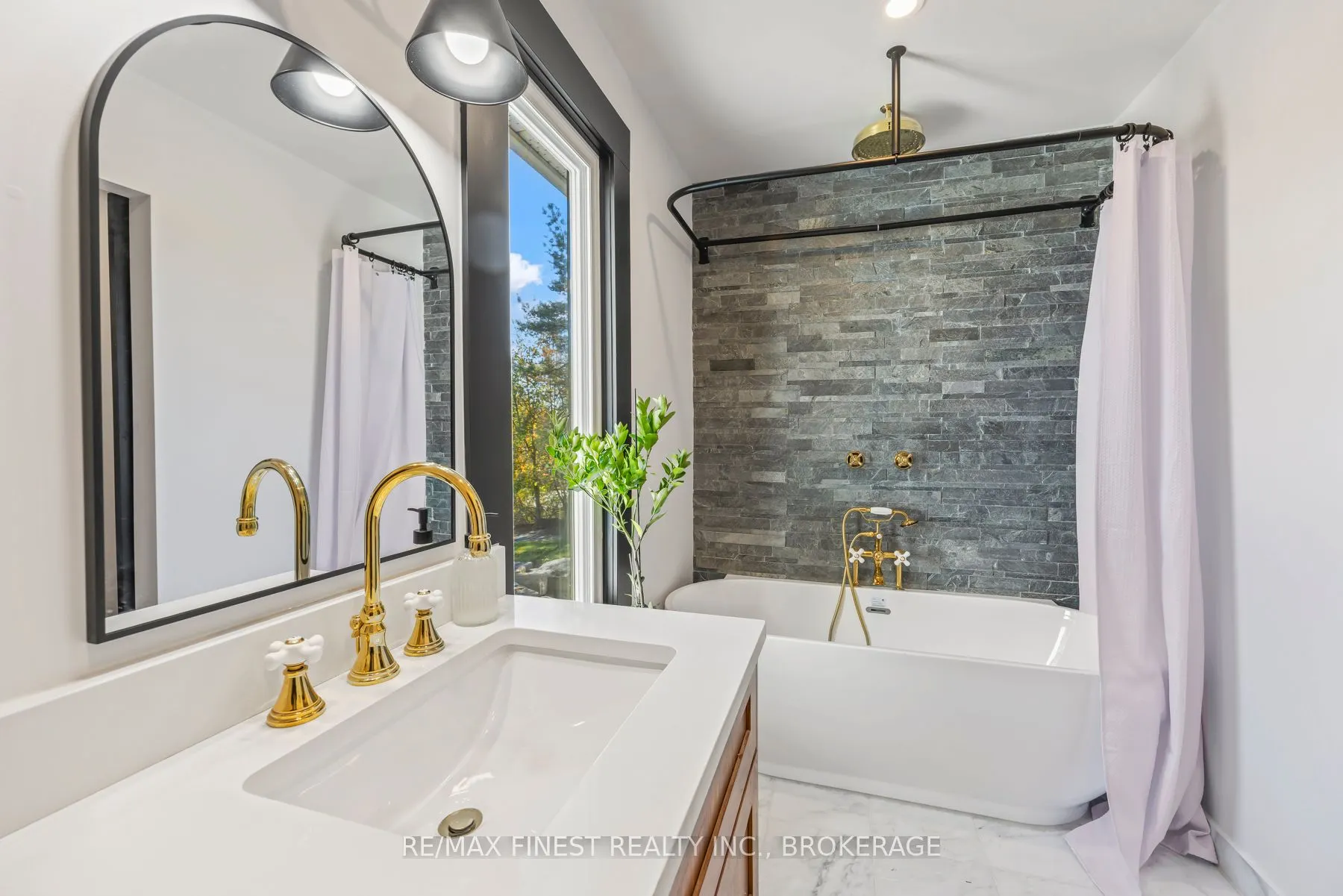 2313 Sydenham Road
