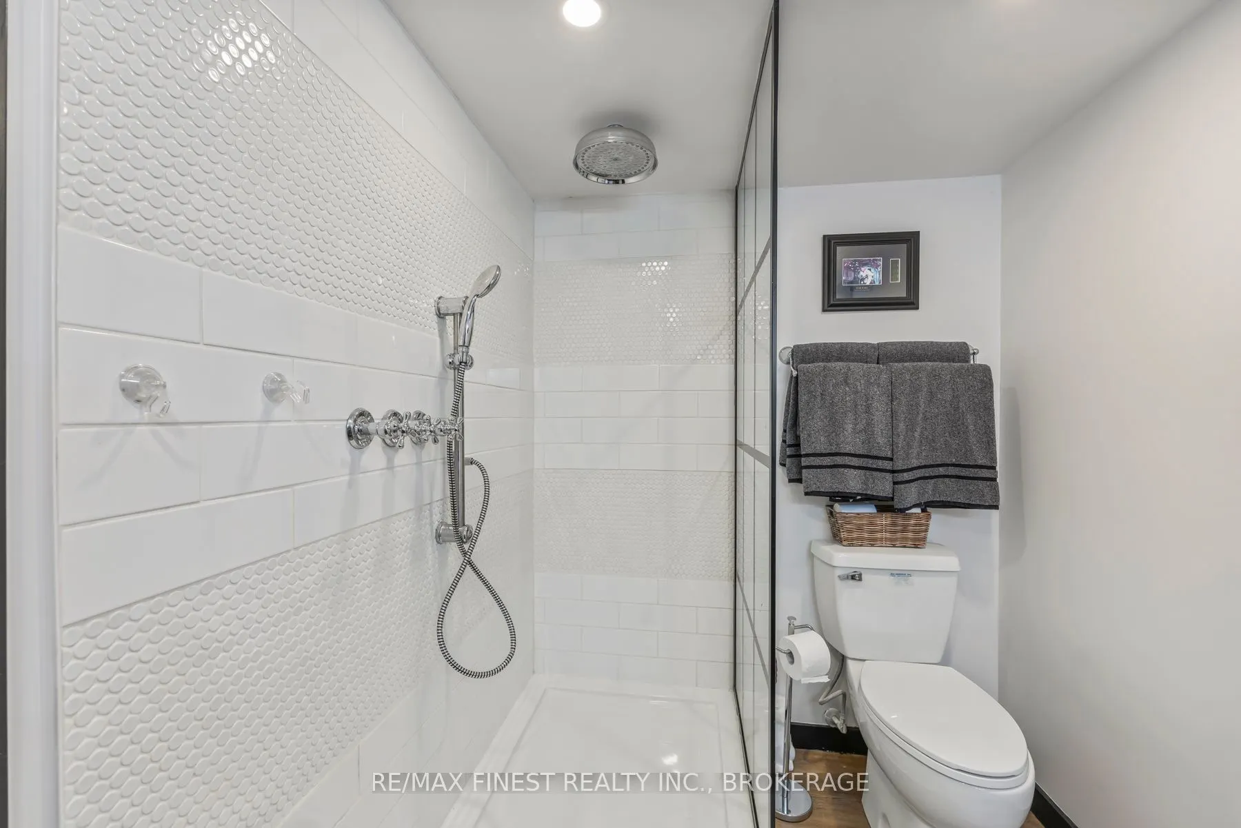 2313 Sydenham Road