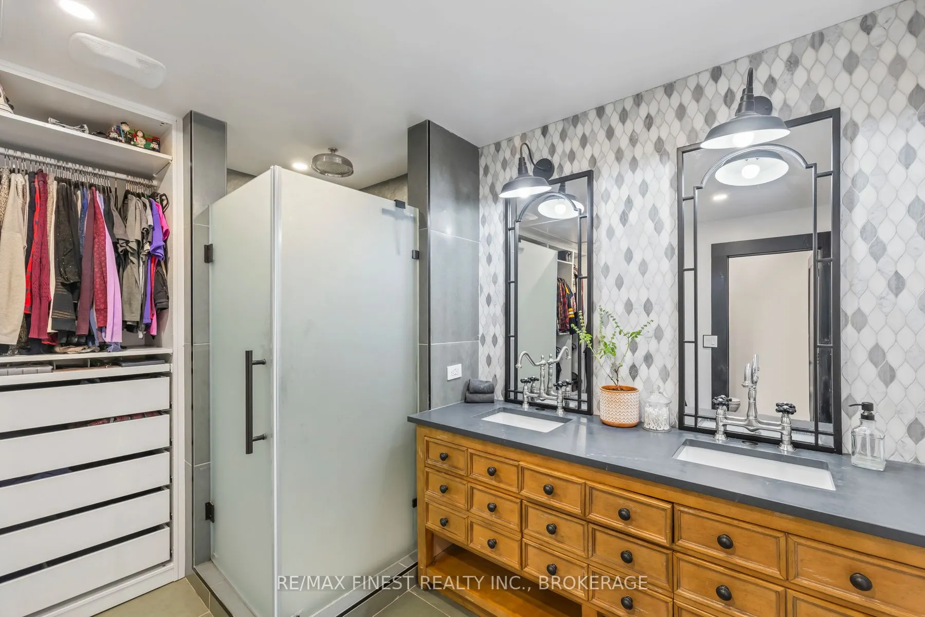 2313 Sydenham Road
