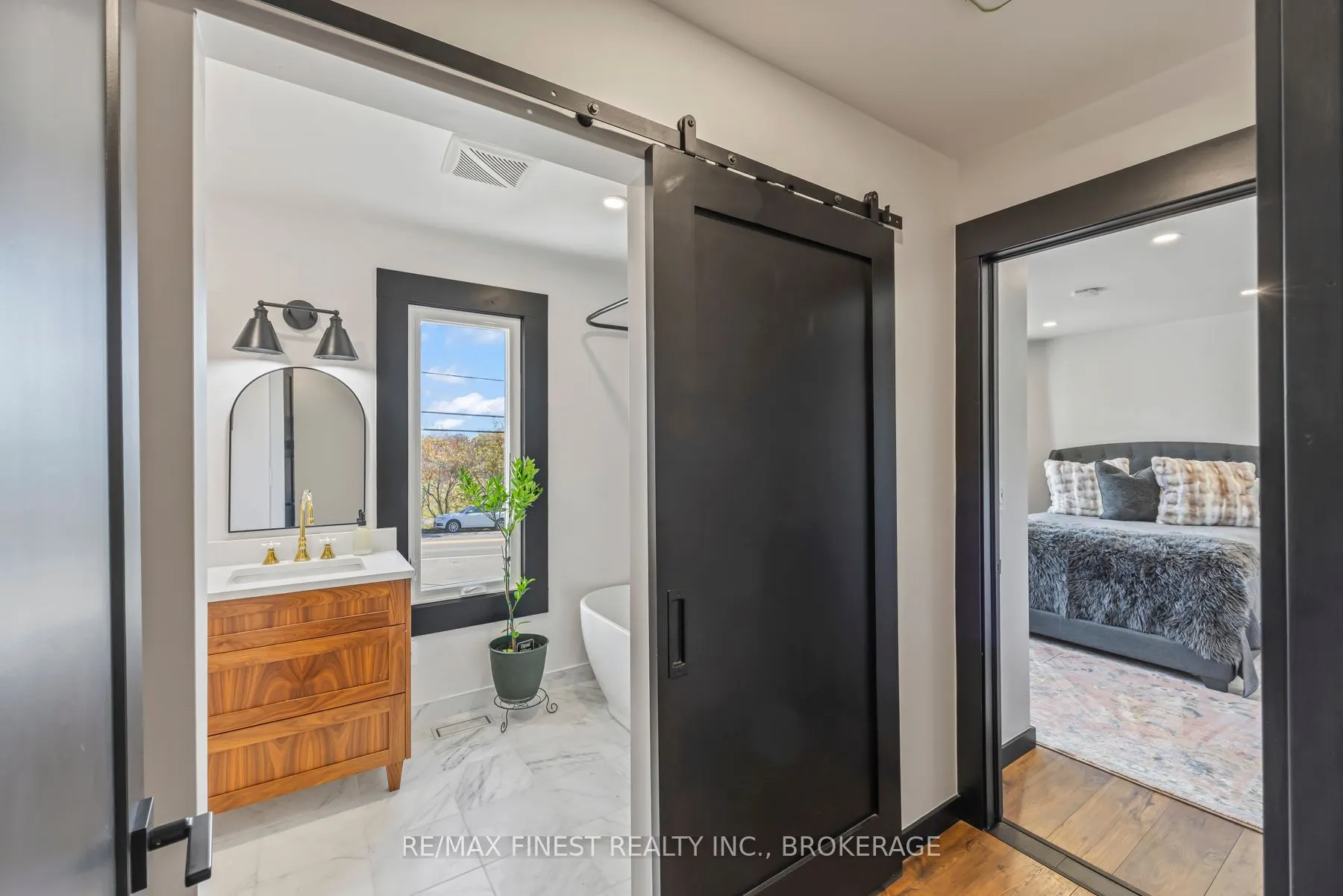 2313 Sydenham Road