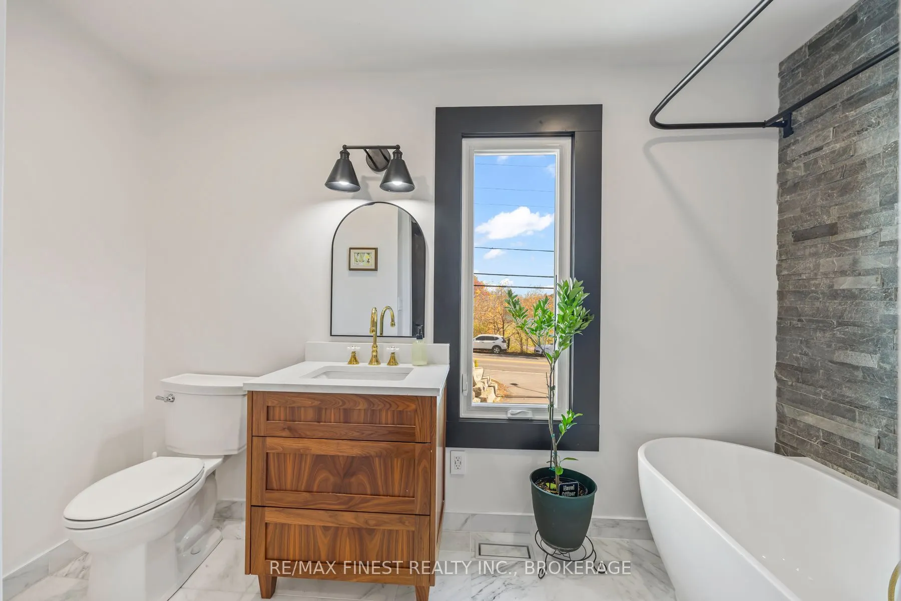 2313 Sydenham Road