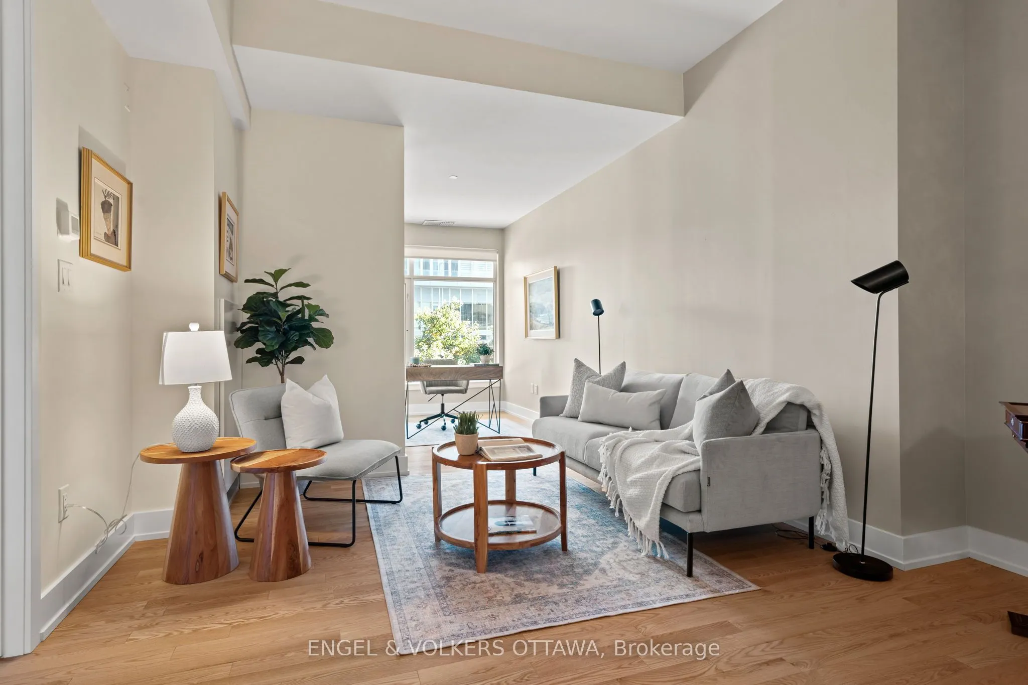 100 Champagne Avenue S, #207