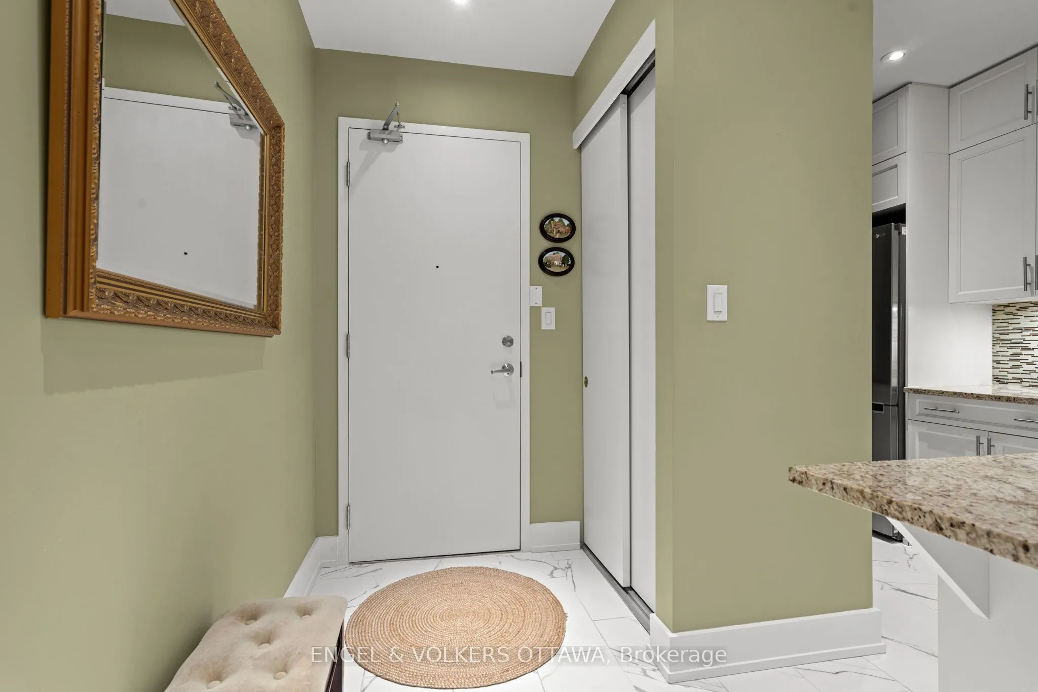 100 Champagne Avenue S, #207