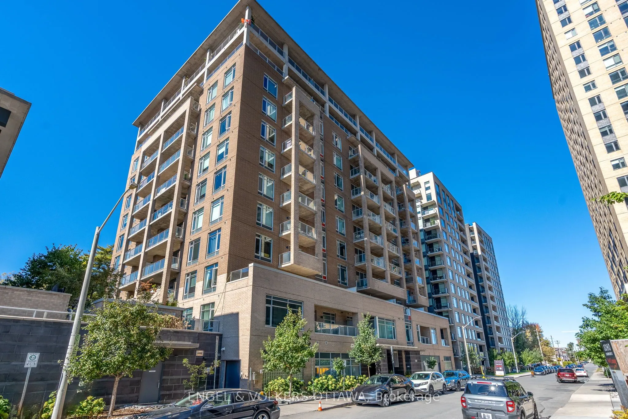 100 Champagne Avenue S, #207