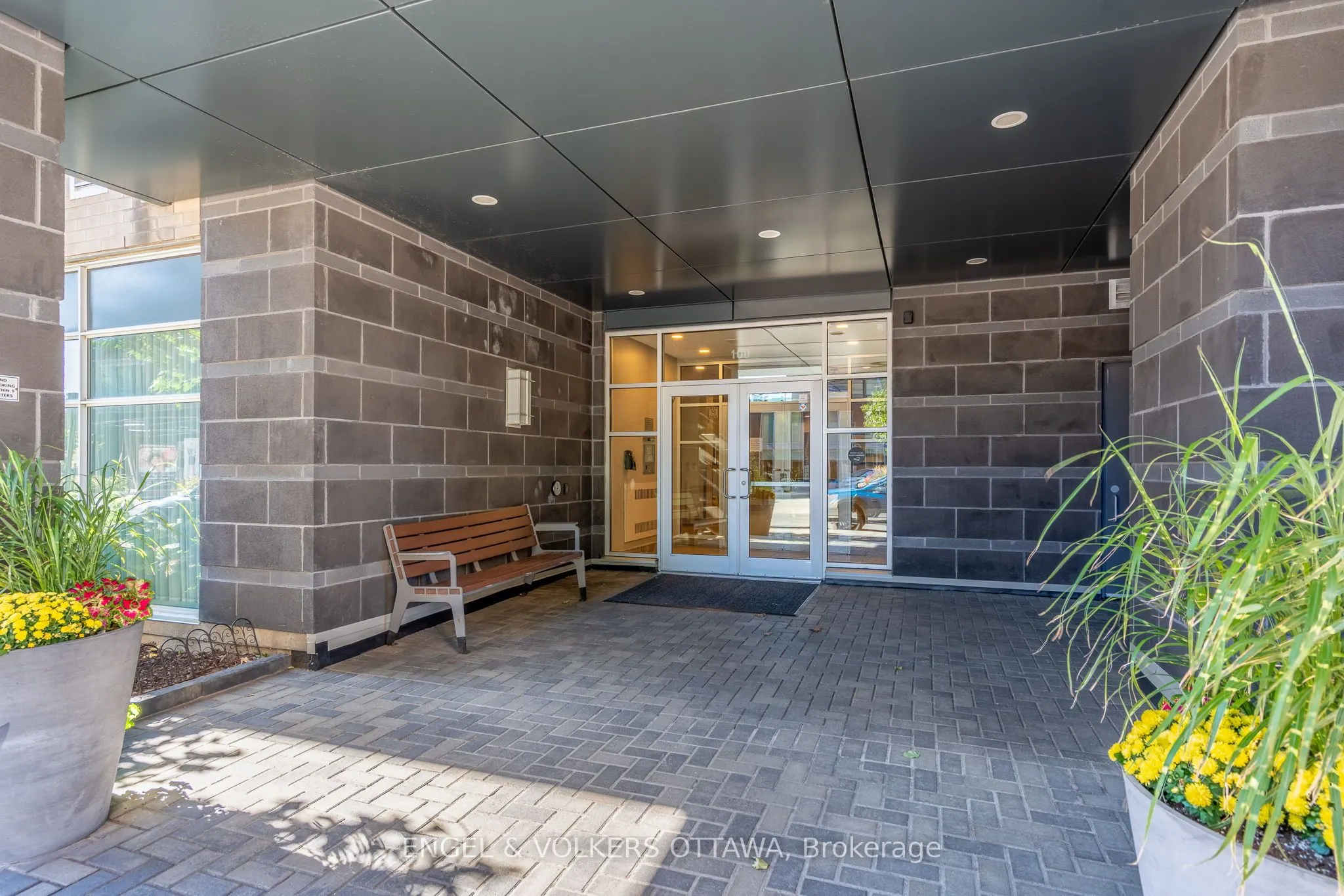 100 Champagne Avenue S, #207