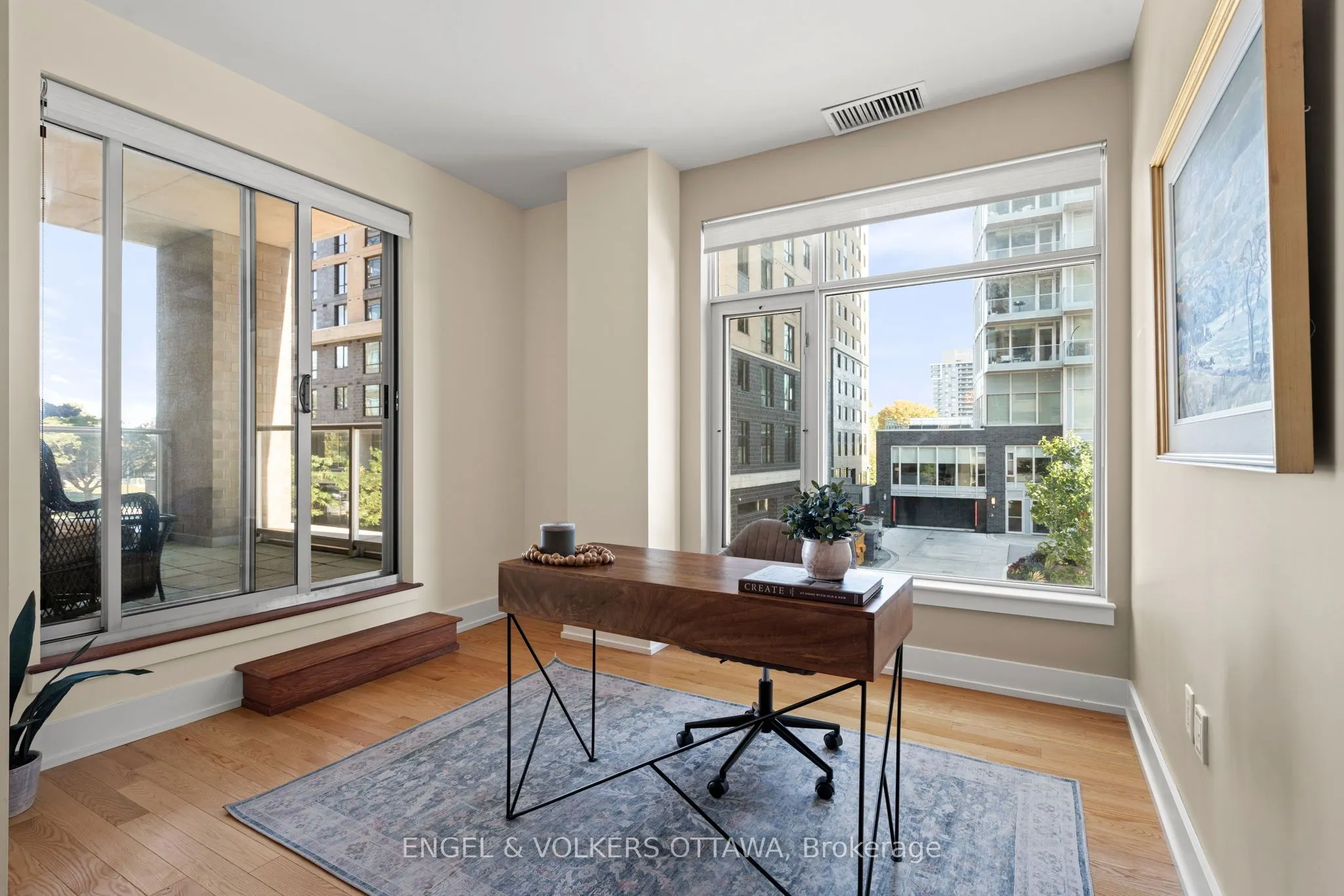 100 Champagne Avenue S, #207