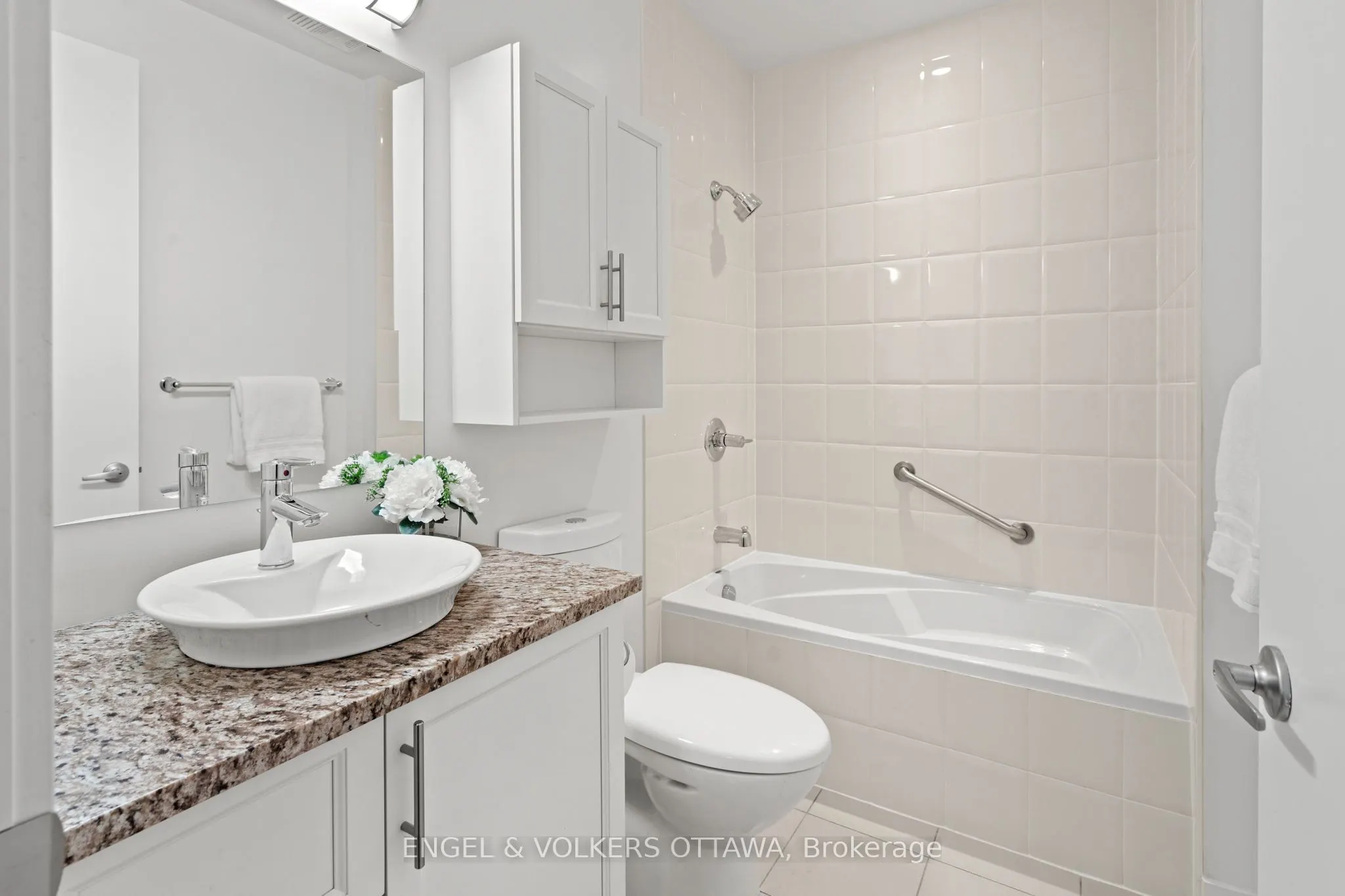 100 Champagne Avenue S, #207