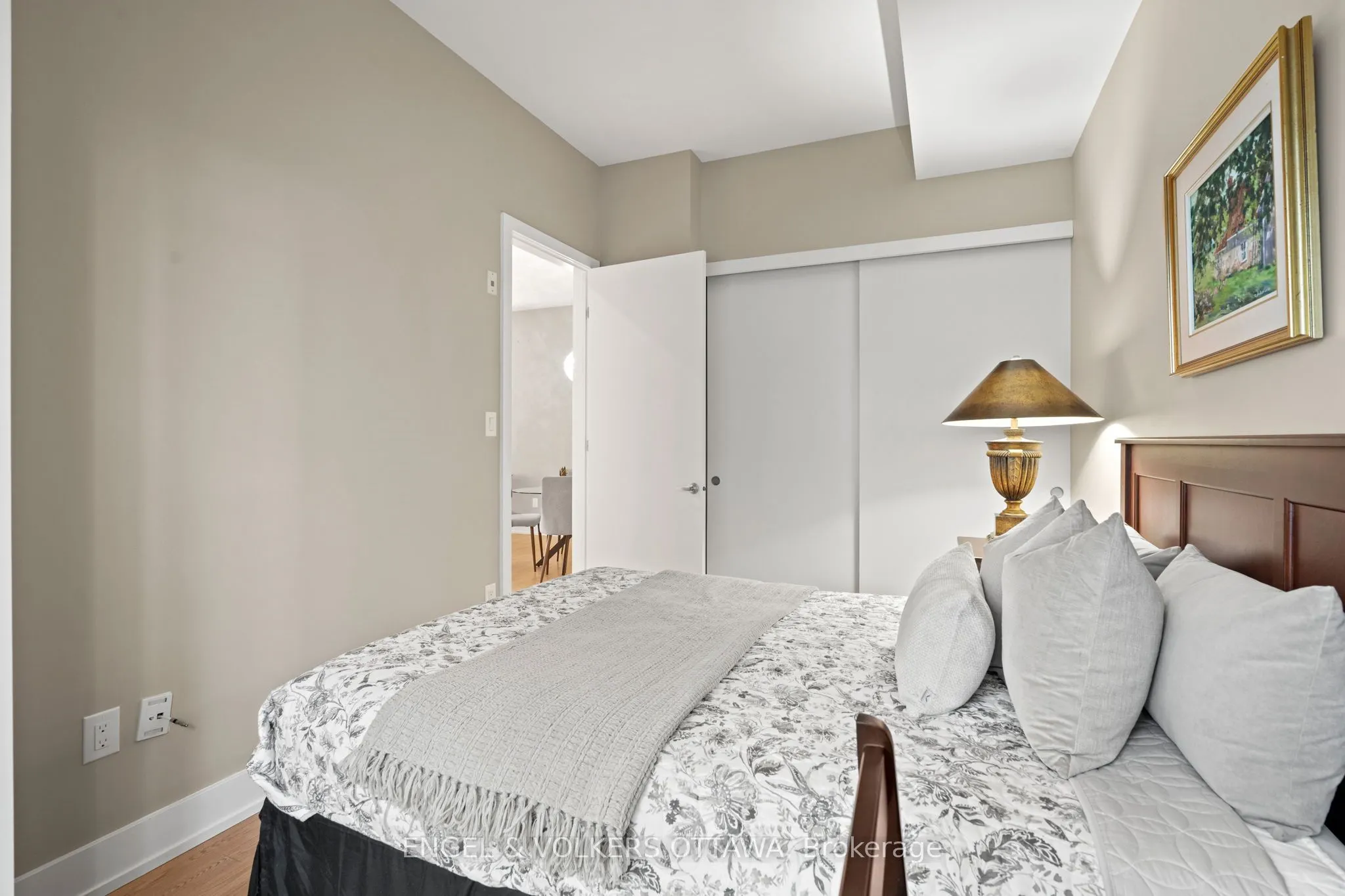 100 Champagne Avenue S, #207