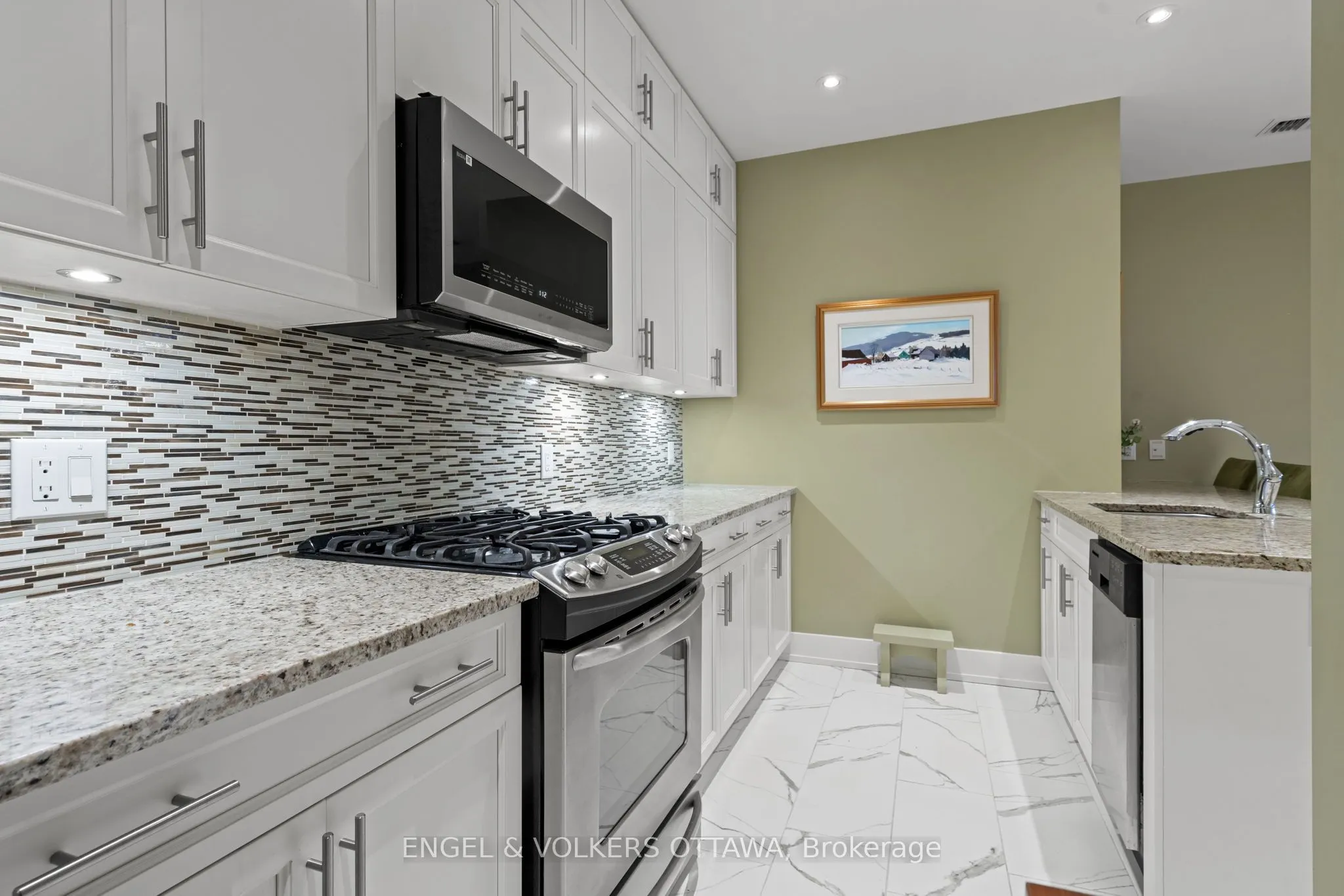 100 Champagne Avenue S, #207