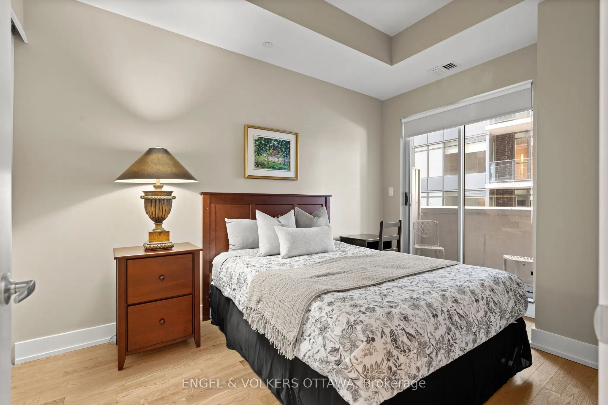 100 Champagne Avenue S, #207