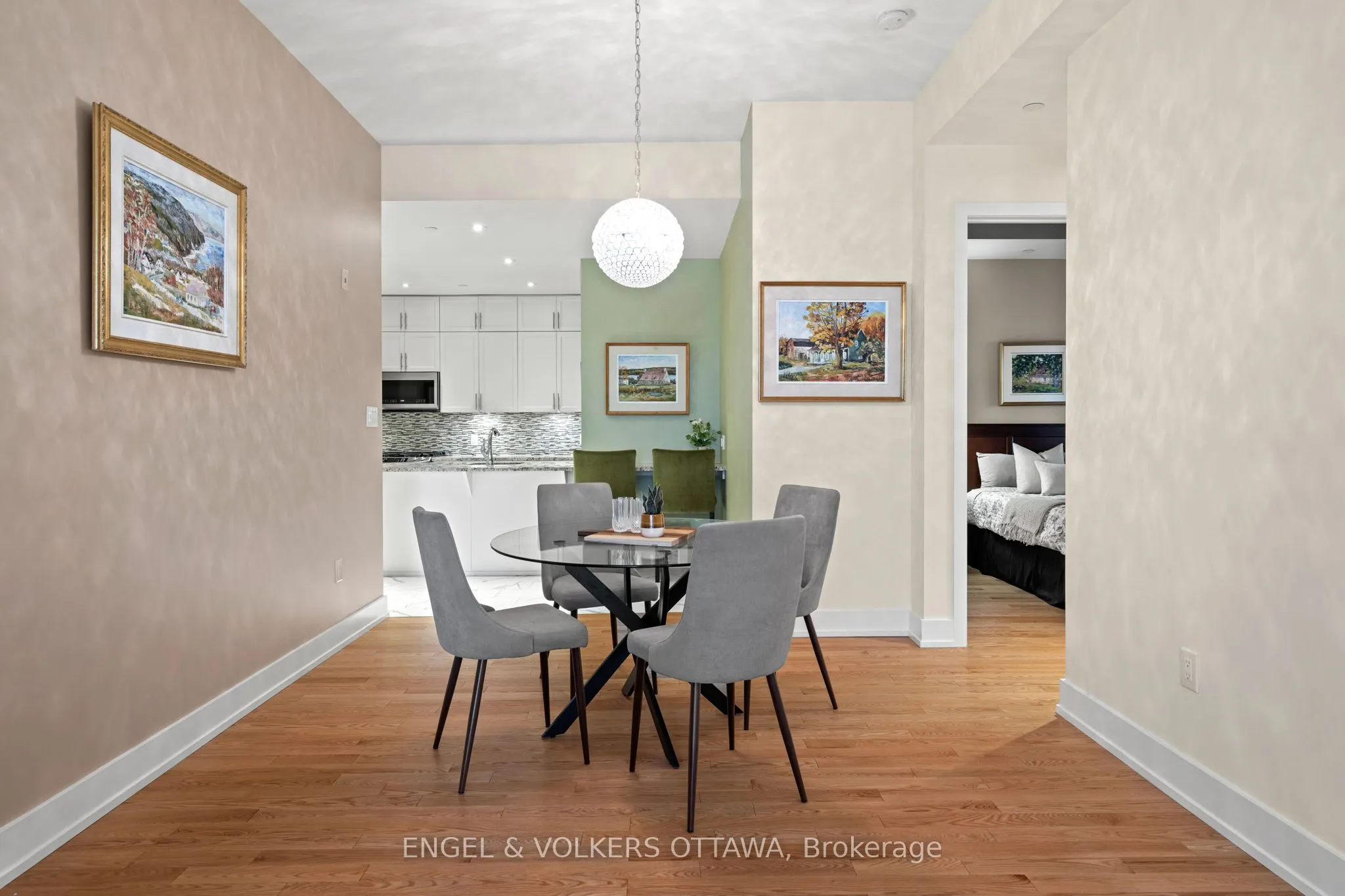 100 Champagne Avenue S, #207