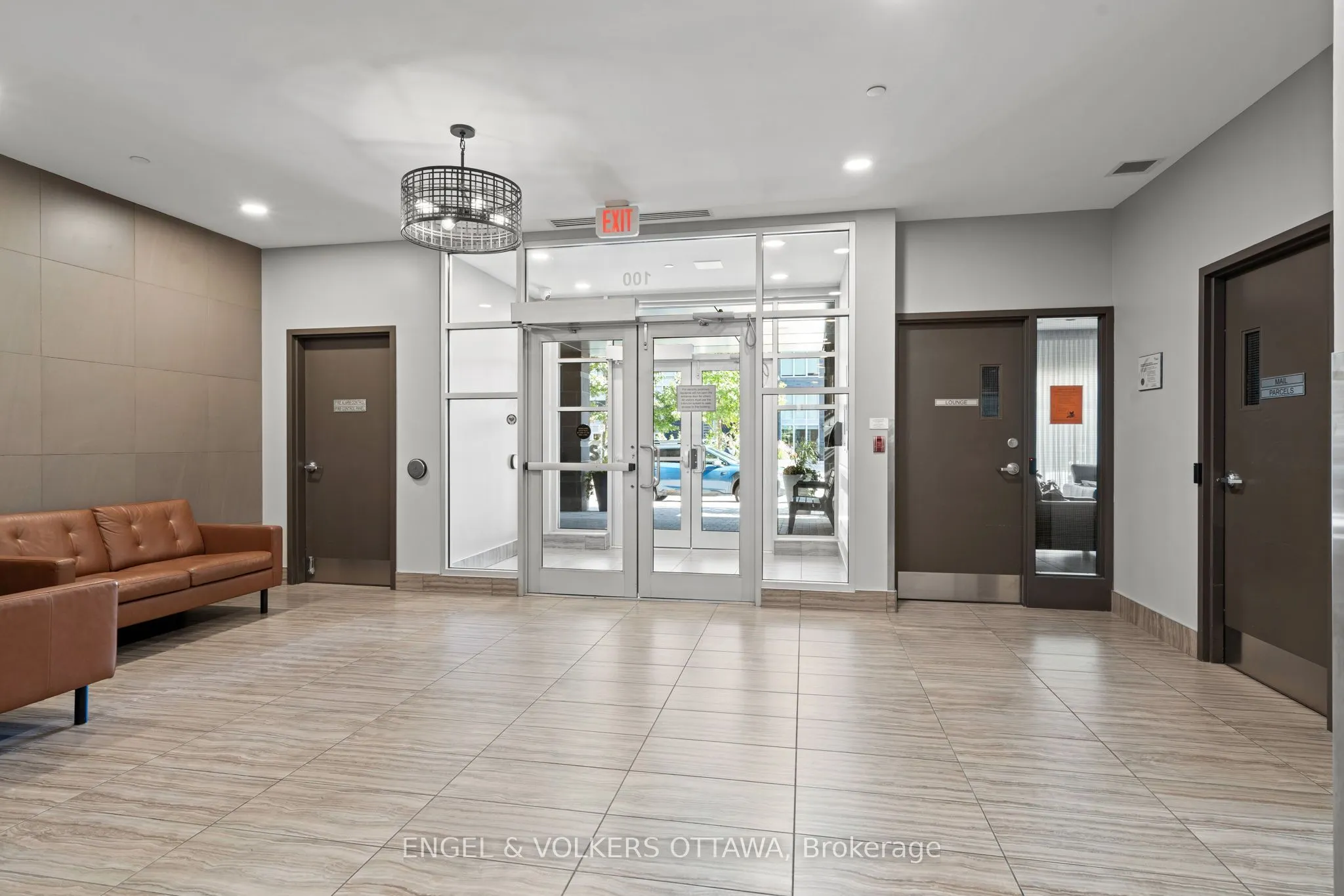 100 Champagne Avenue S, #207