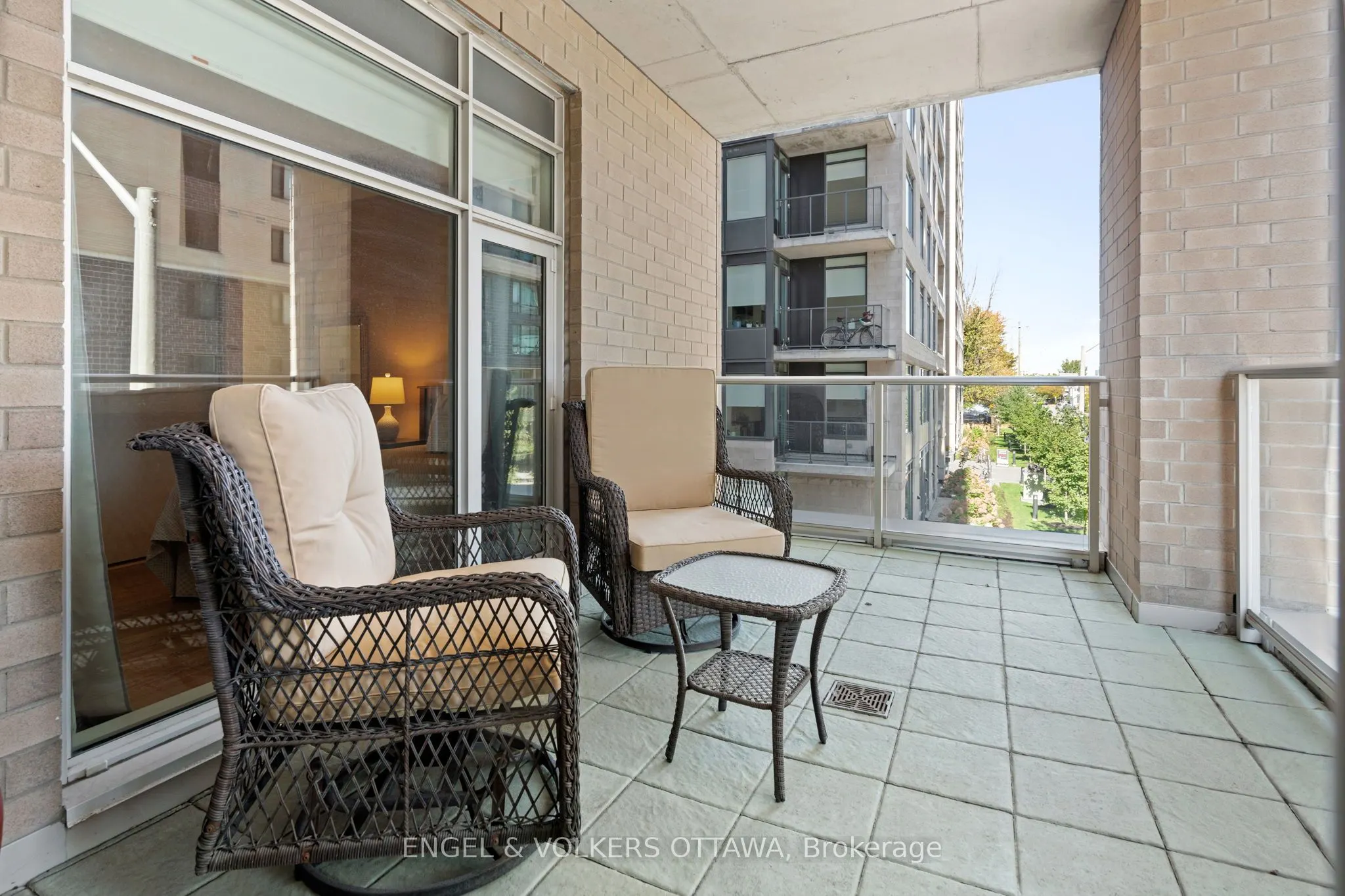 100 Champagne Avenue S, #207