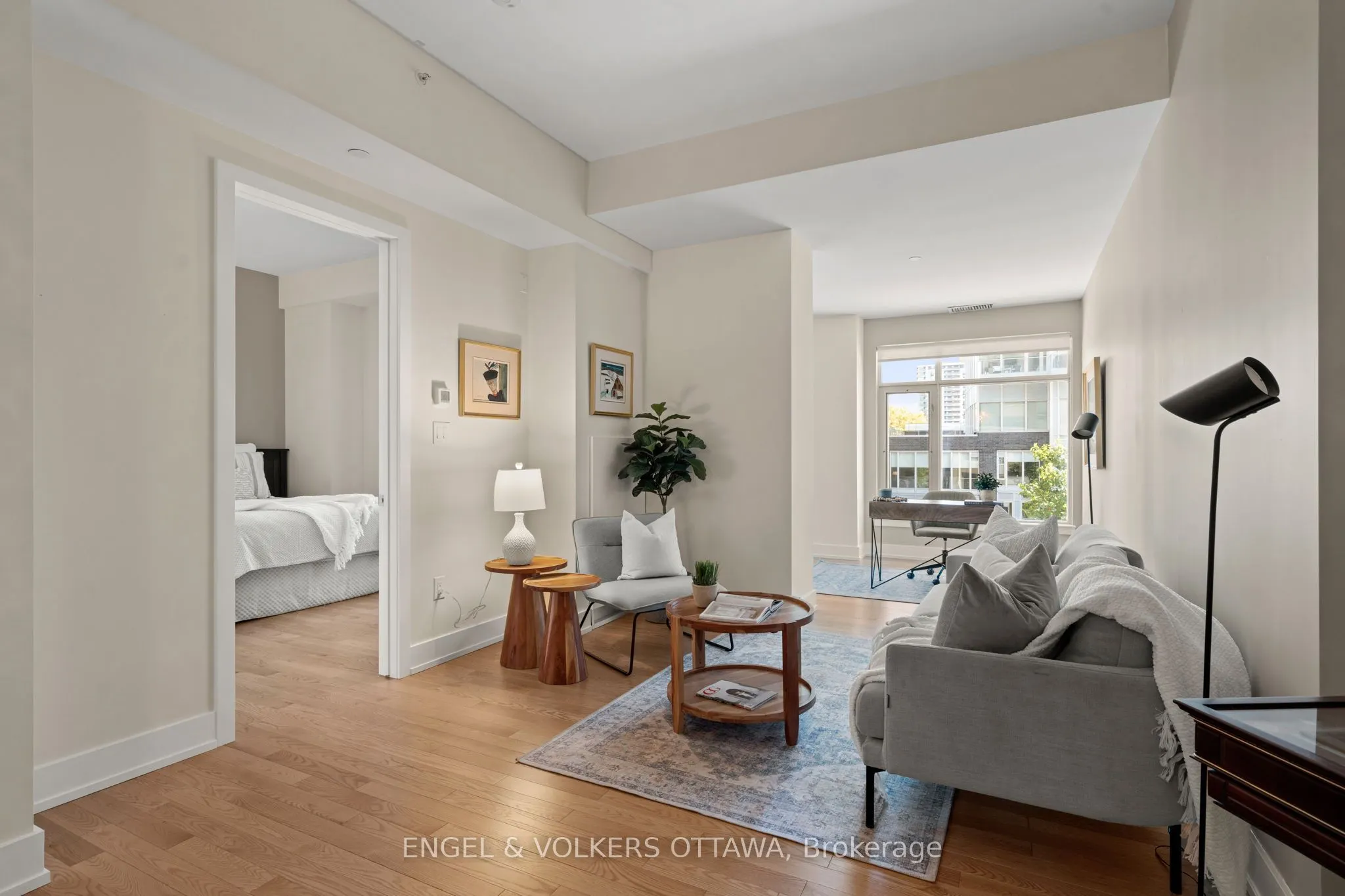100 Champagne Avenue S, #207