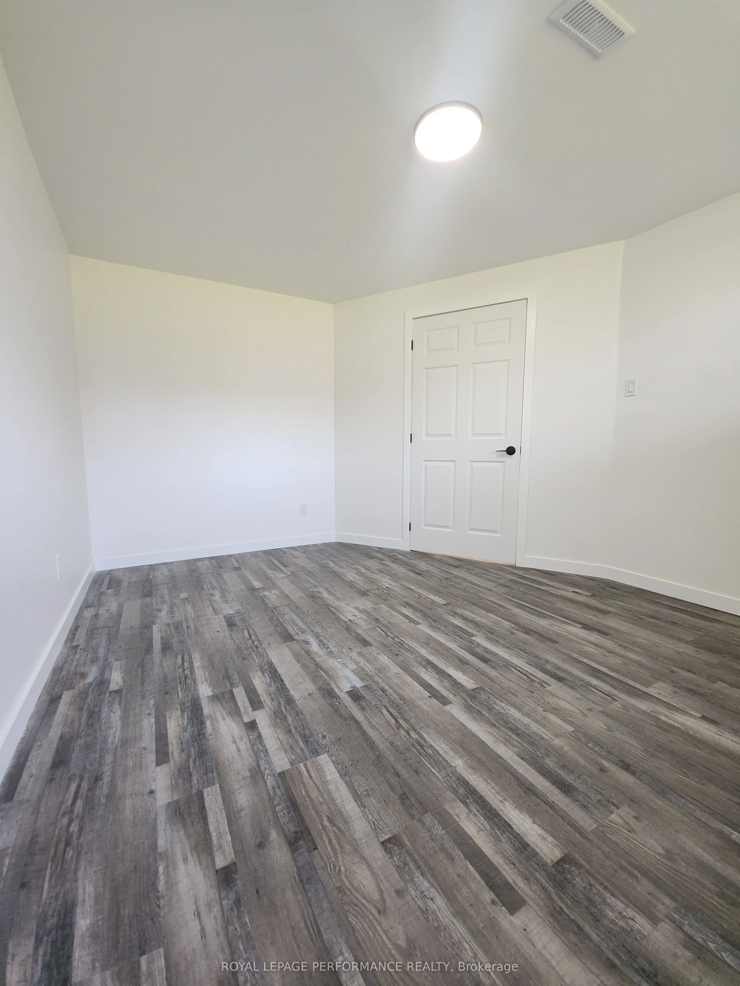 405 Carleton Street E