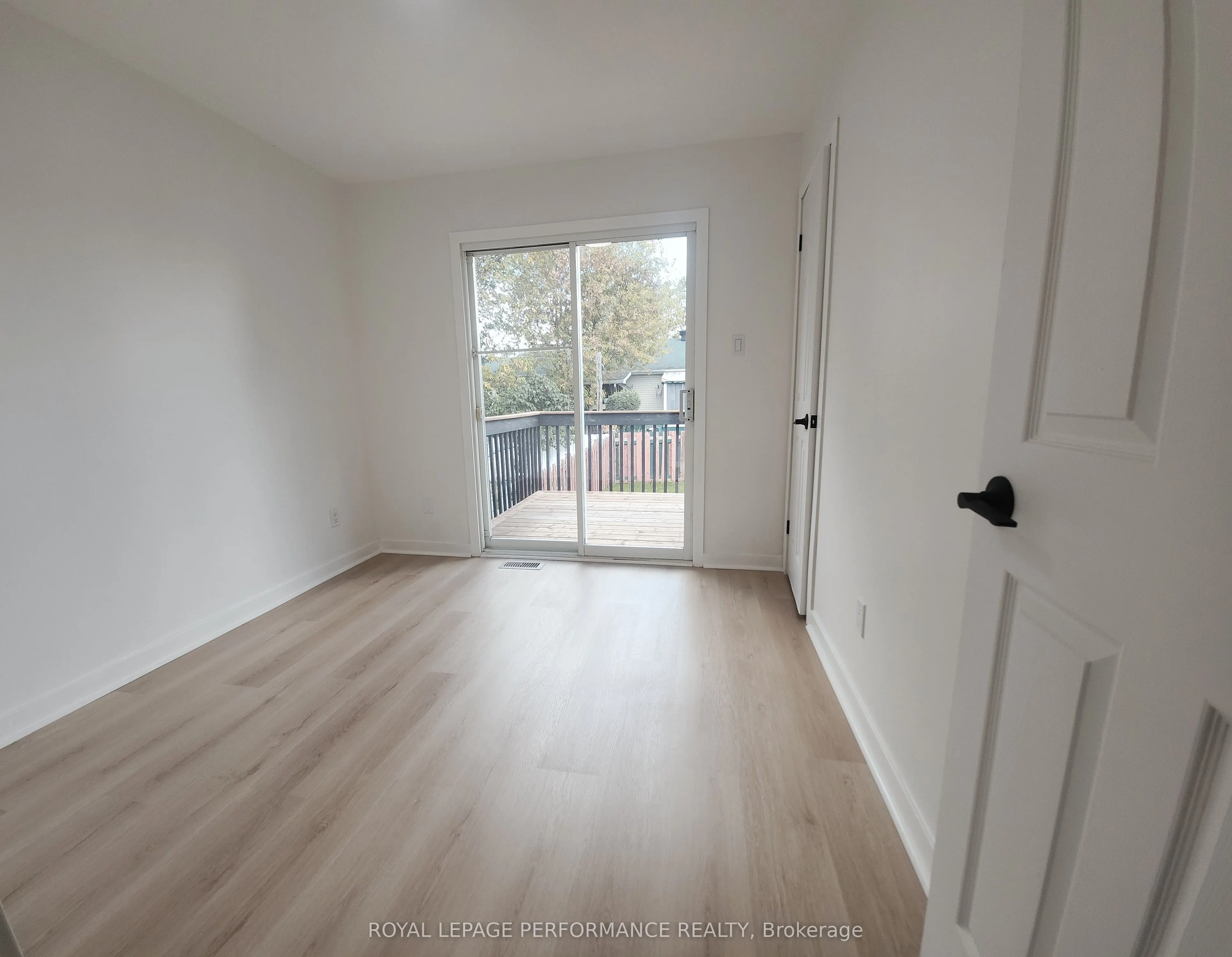 405 Carleton Street E