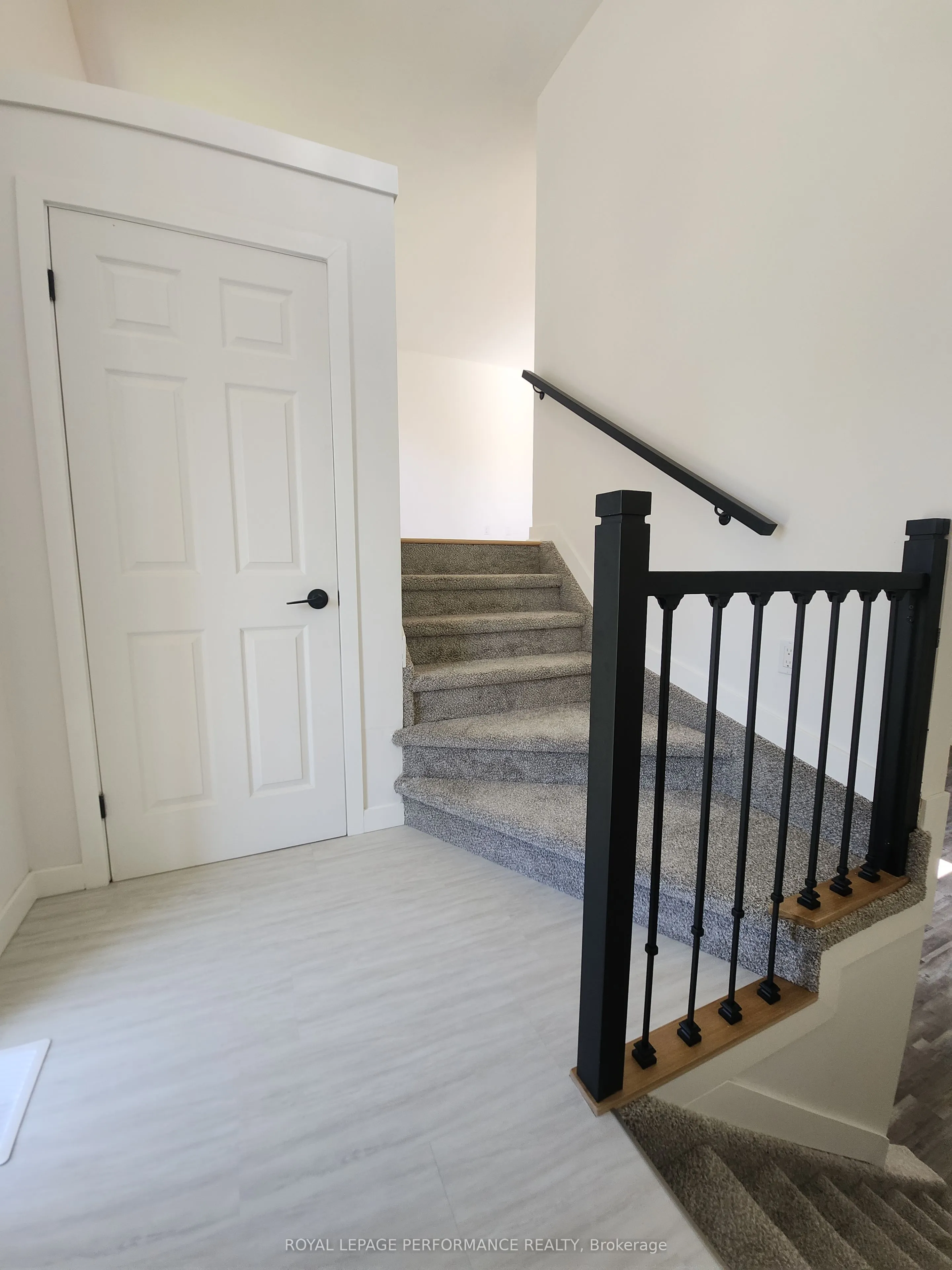 405 Carleton Street E