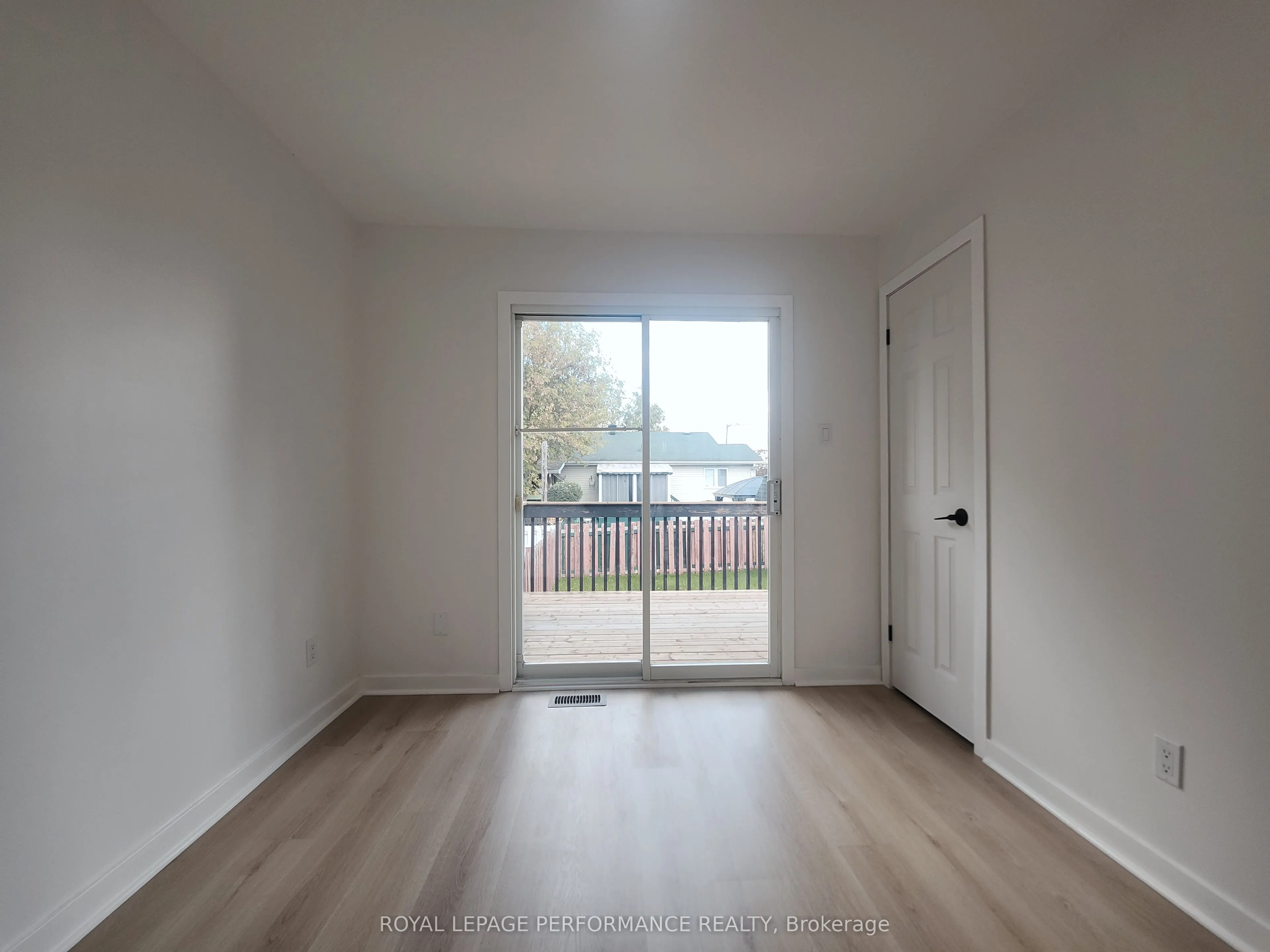 405 Carleton Street E