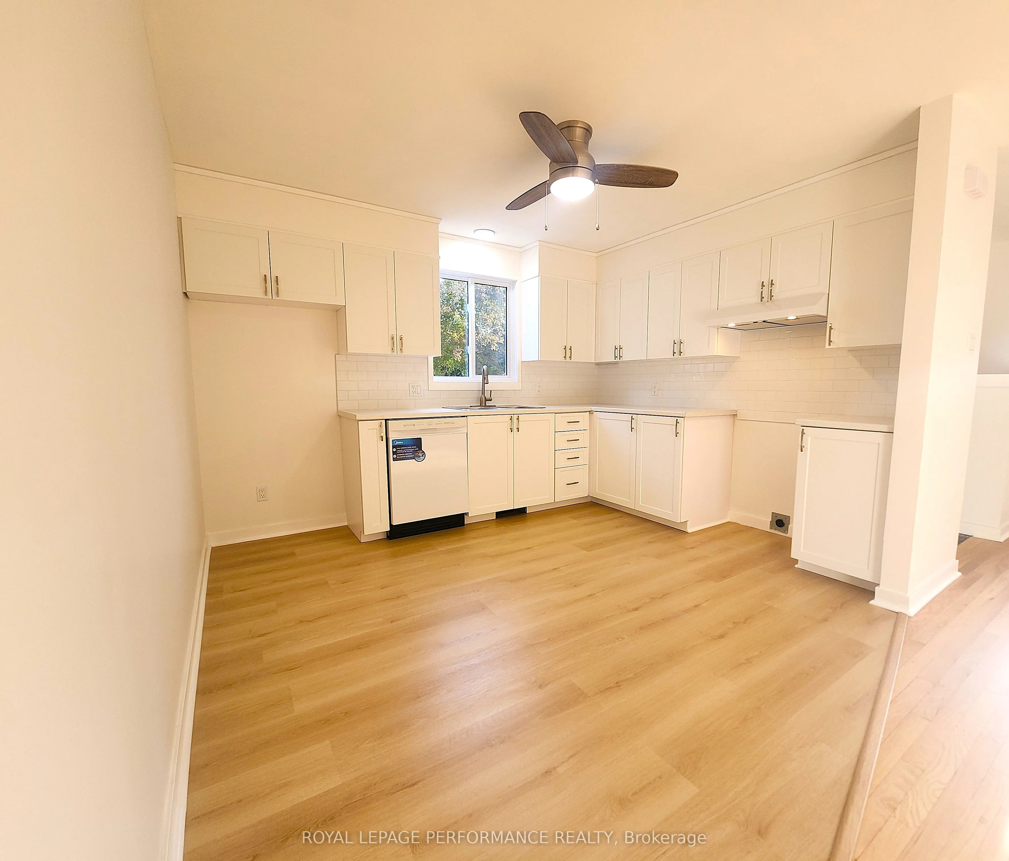 405 Carleton Street E