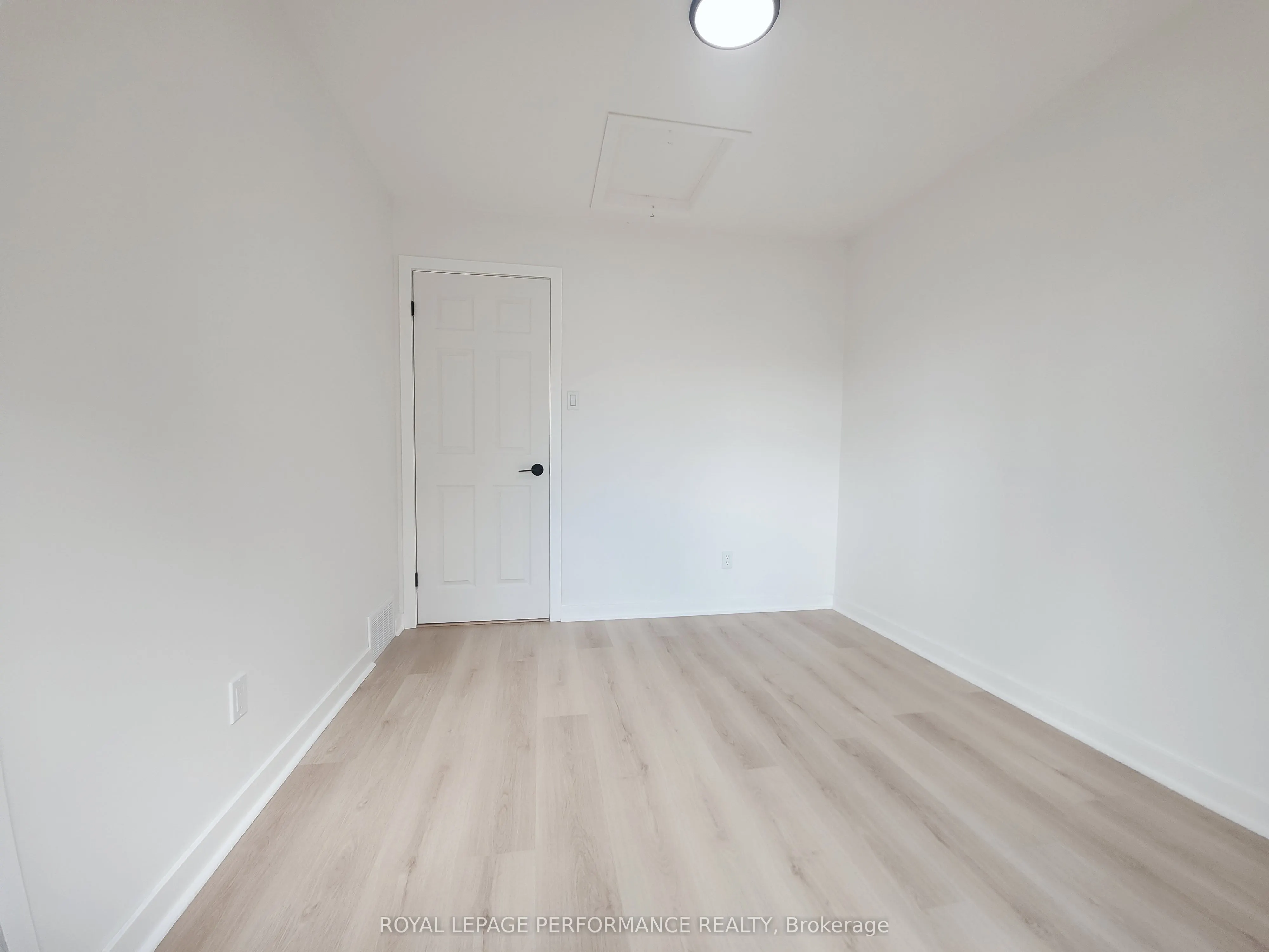 405 Carleton Street E